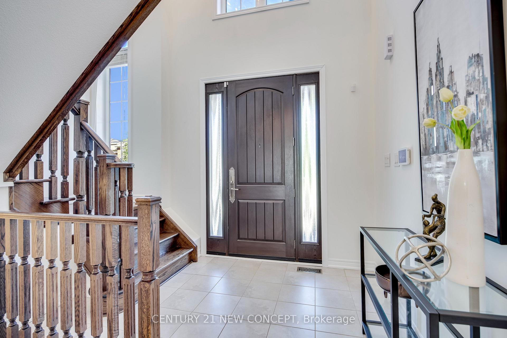 Photo 4 of 68 Jolana Crescent, Halton Hills, Georgetown — HOMEH
