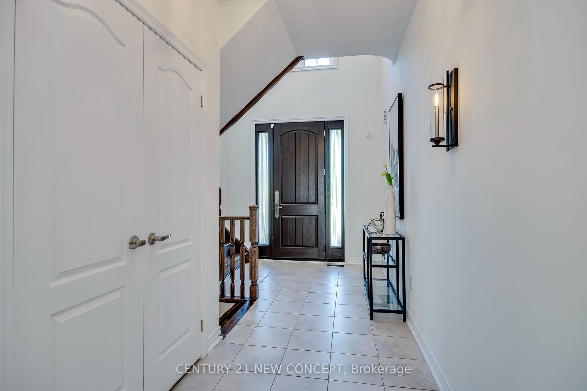 Photo 6 of 68 Jolana Crescent, Halton Hills, Georgetown — HOMEH