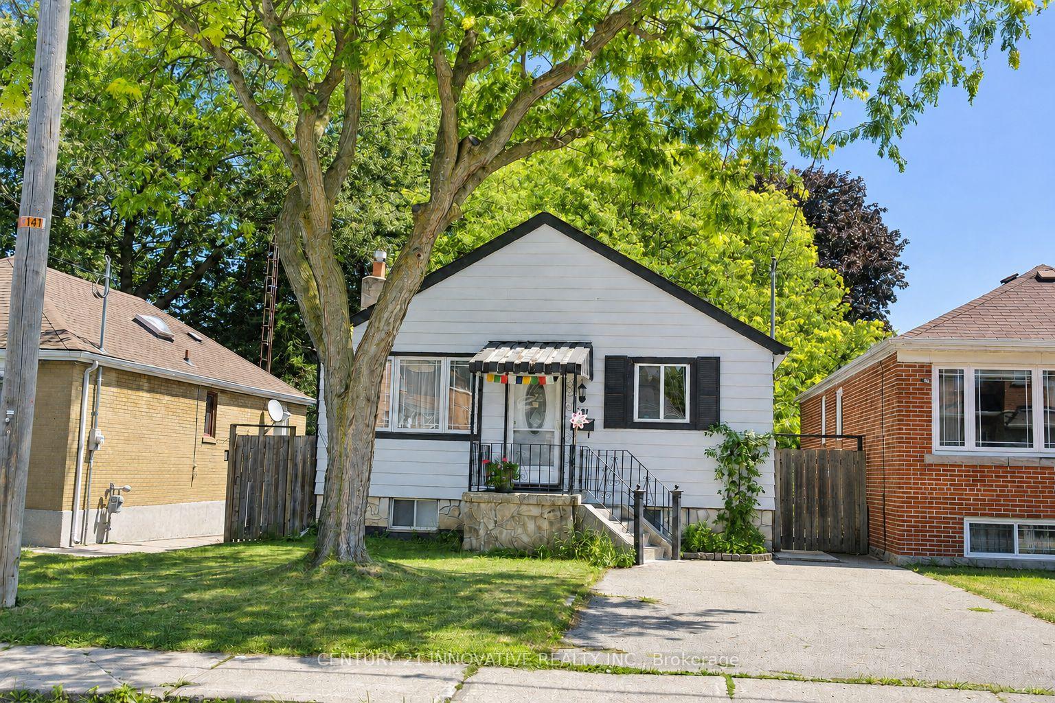 Photo 2 of 101 Heale Avenue, Scarborough, Birchcliffe-Cliffside — HOMEH