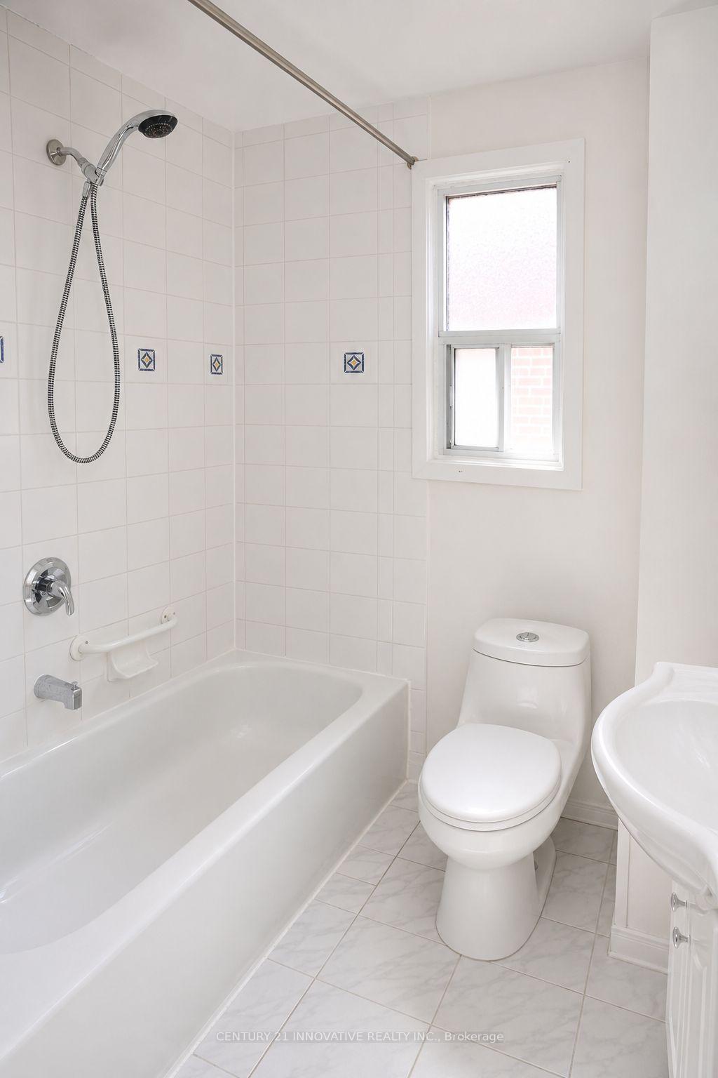 Photo 21 of 101 Heale Avenue, Scarborough, Birchcliffe-Cliffside — HOMEH