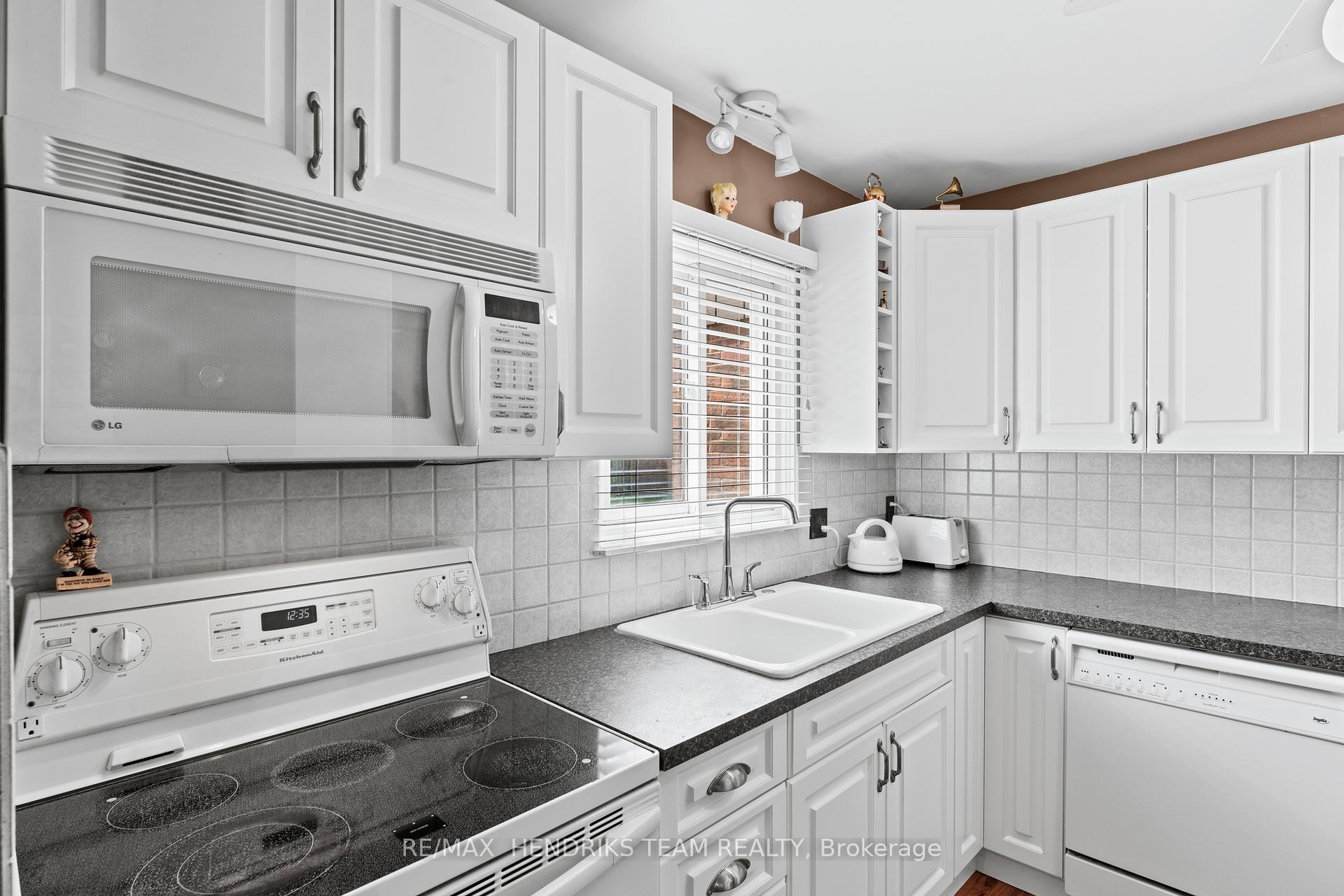 Photo 4 of Unit 20, 64 Forster Street, St. Catharines, Vine/Linwell — HOMEH