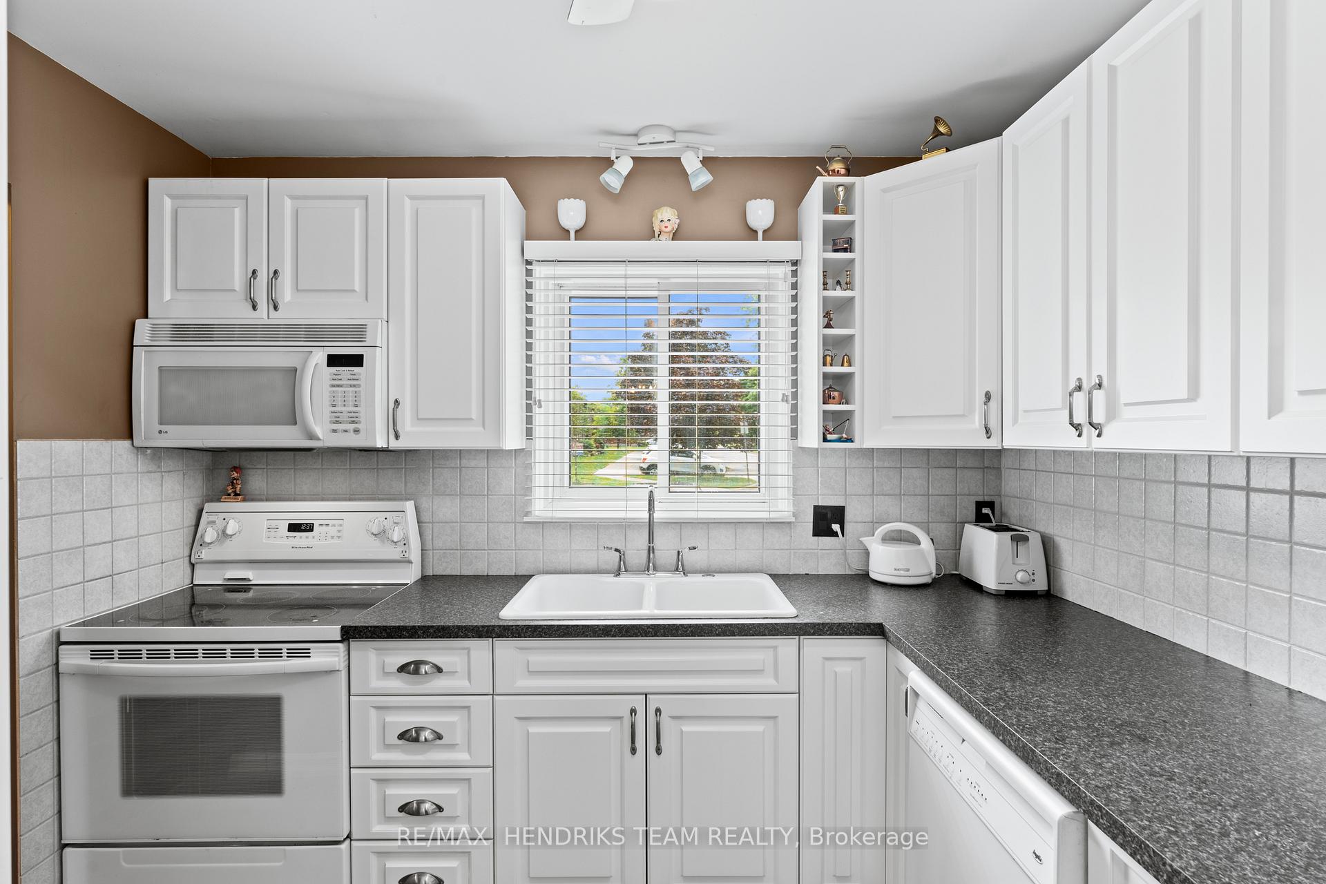 Photo 6 of Unit 20, 64 Forster Street, St. Catharines, Vine/Linwell — HOMEH