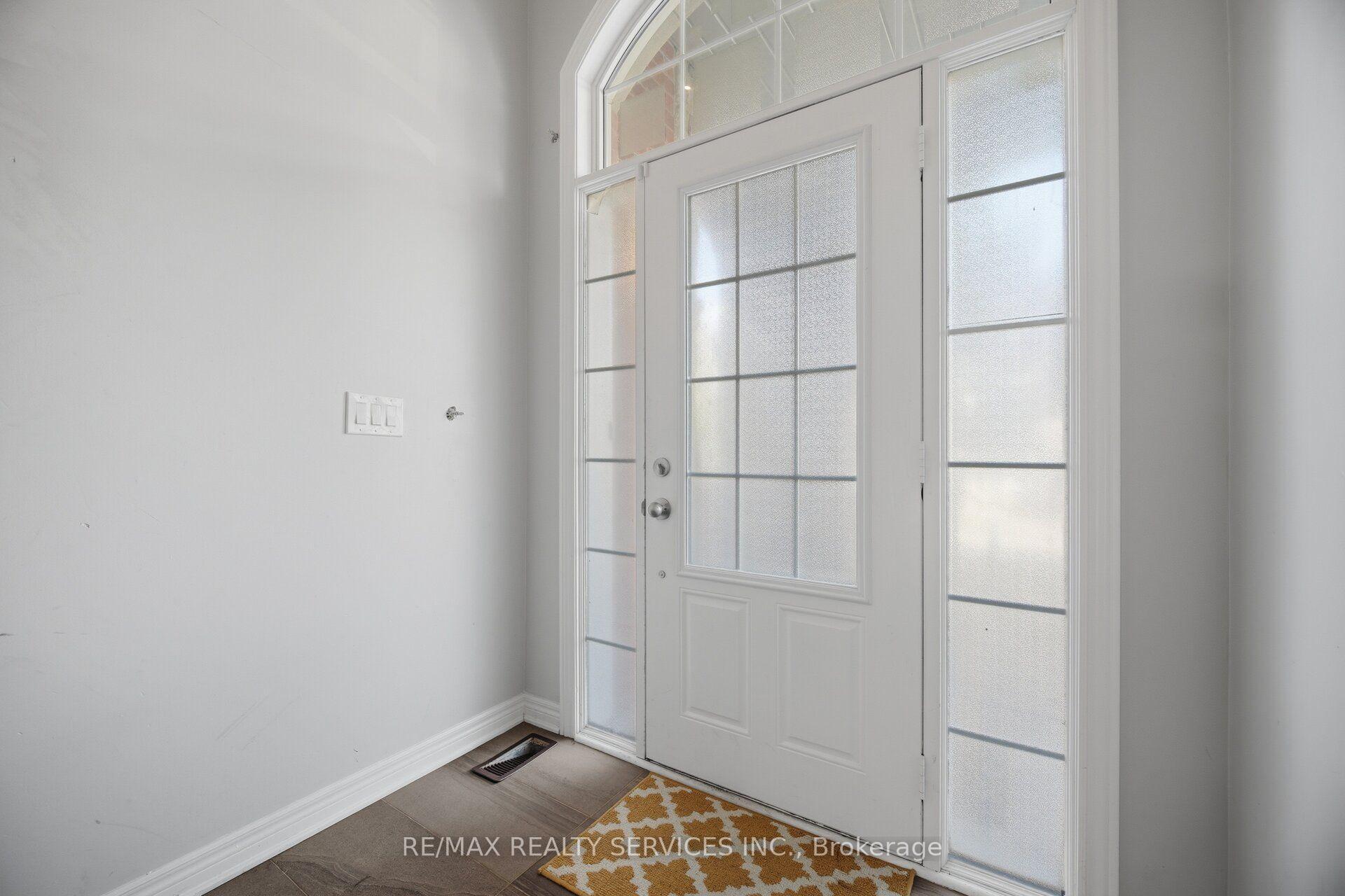 Photo 5 of 72 Rockman Crescent, Brampton, Northwest Brampton — HOMEH
