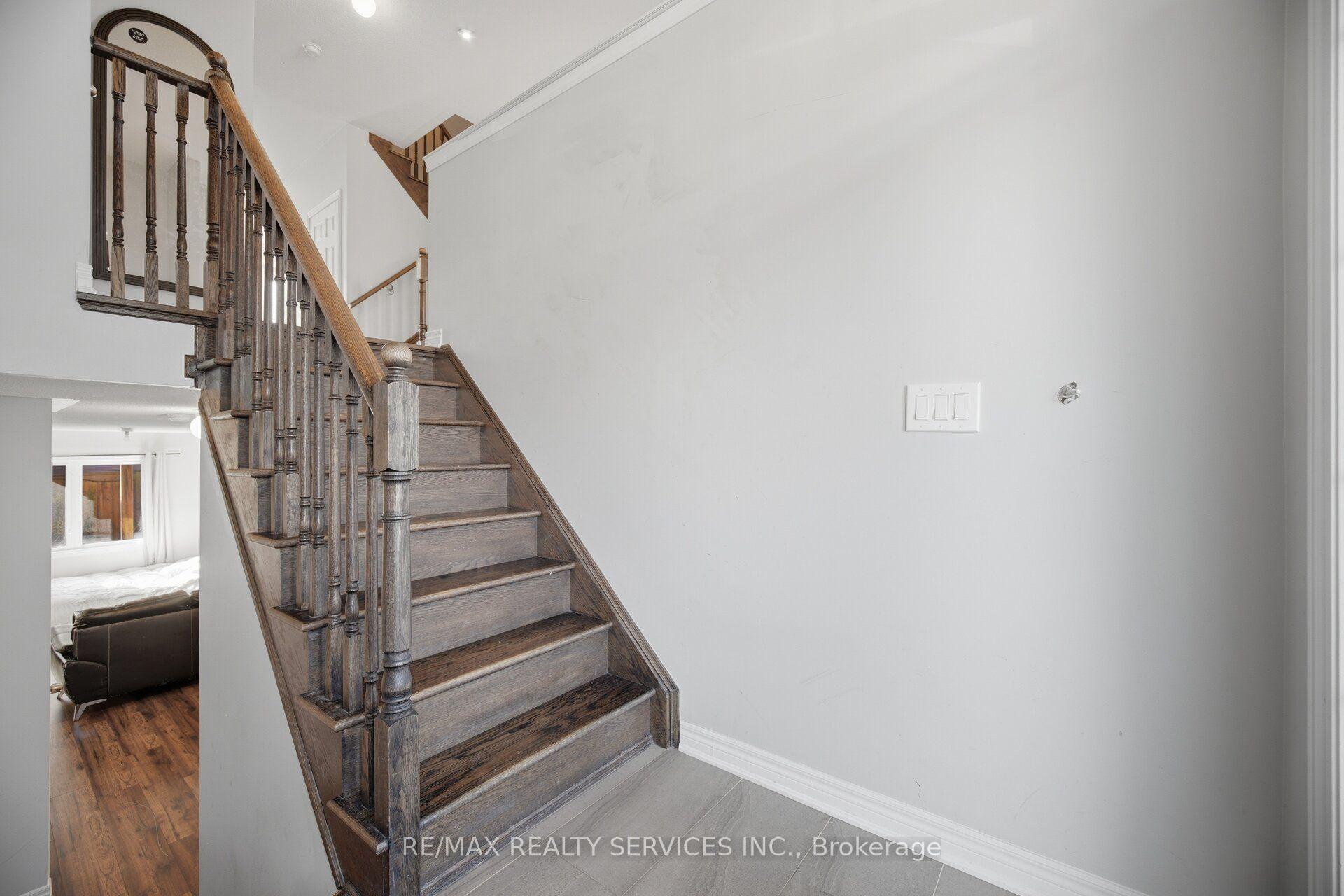 Photo 6 of 72 Rockman Crescent, Brampton, Northwest Brampton — HOMEH