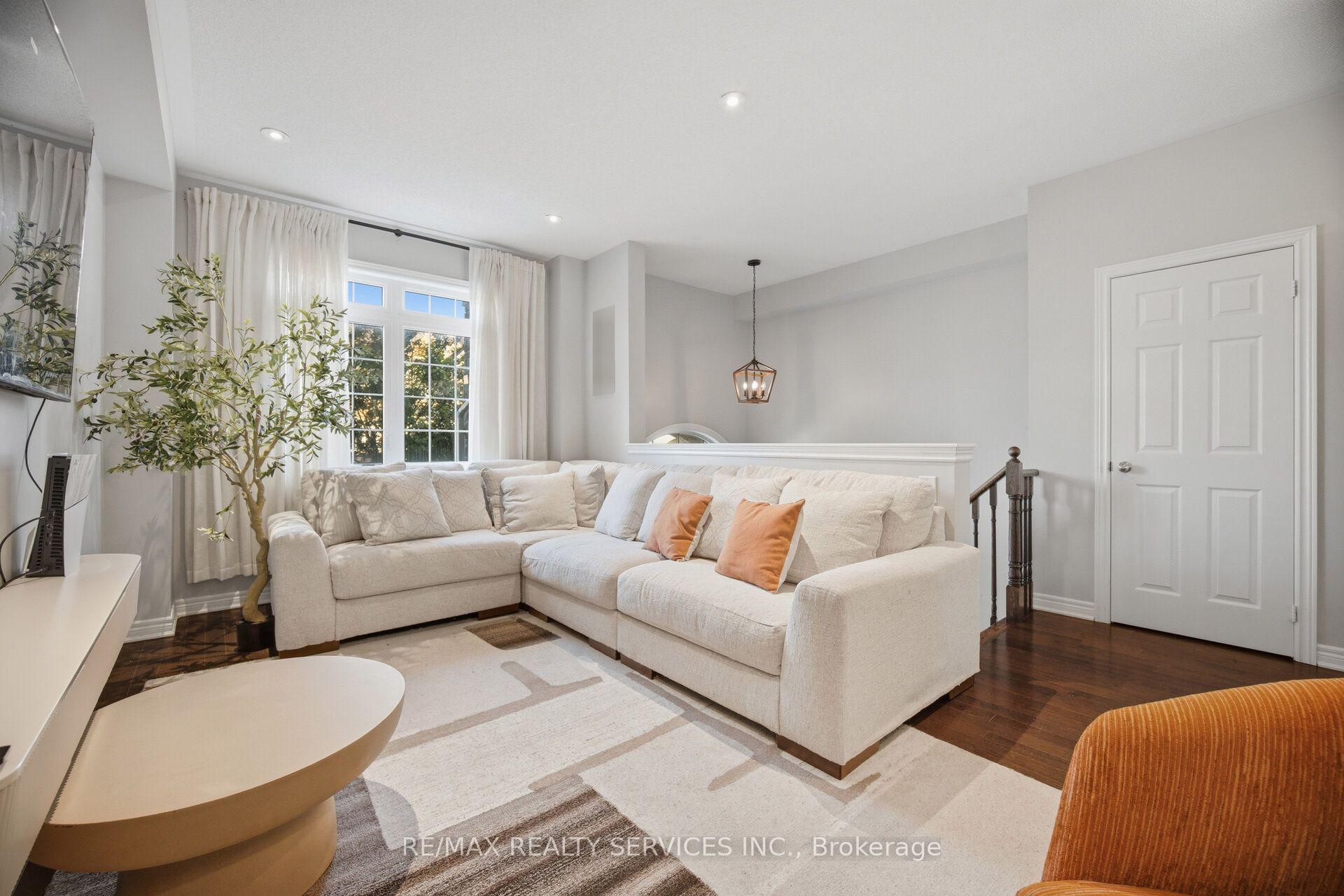 Photo 9 of 72 Rockman Crescent, Brampton, Northwest Brampton — HOMEH
