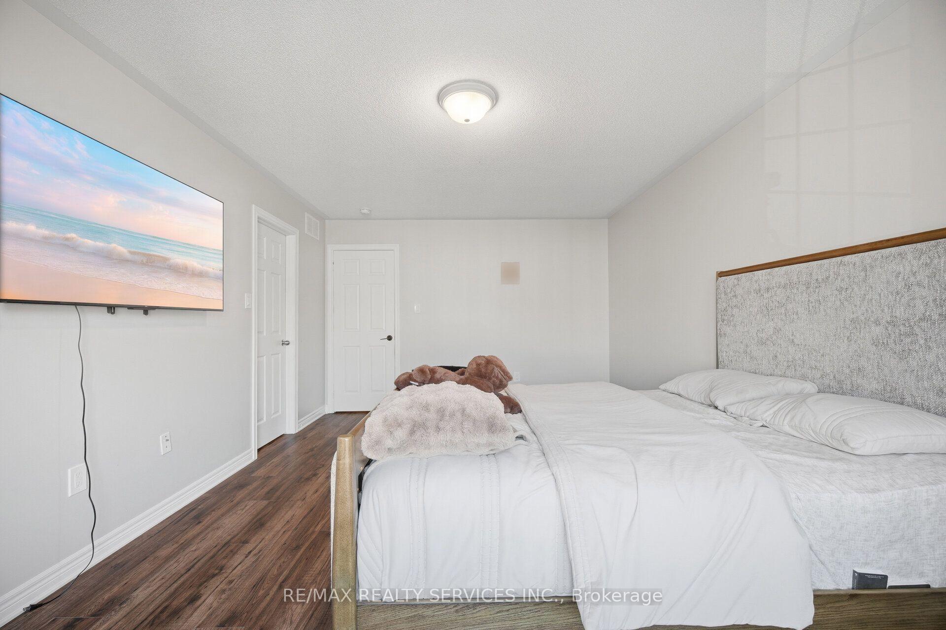 Photo 26 of 72 Rockman Crescent, Brampton, Northwest Brampton — HOMEH