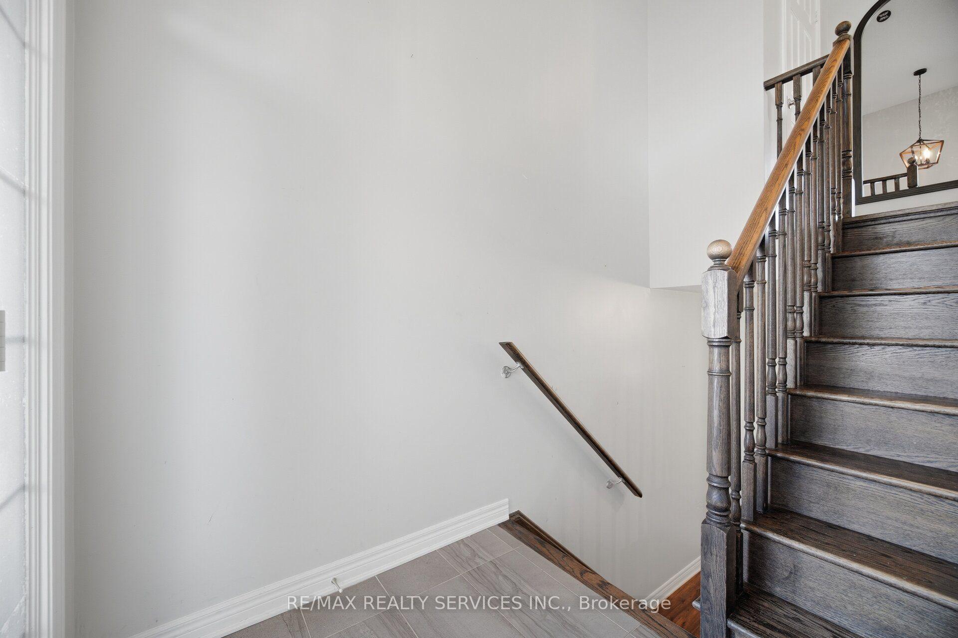Photo 33 of 72 Rockman Crescent, Brampton, Northwest Brampton — HOMEH