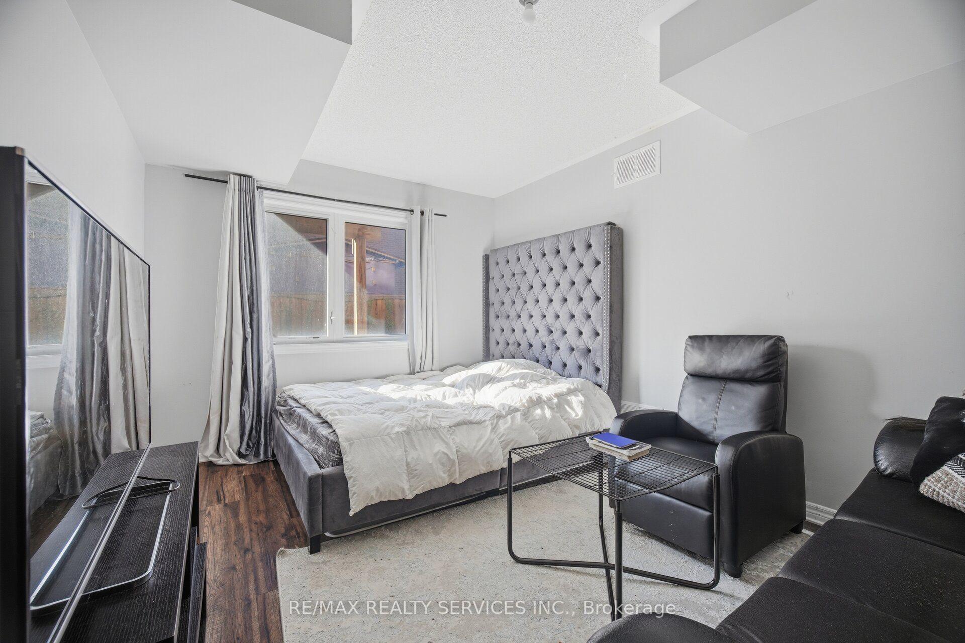 Photo 37 of 72 Rockman Crescent, Brampton, Northwest Brampton — HOMEH