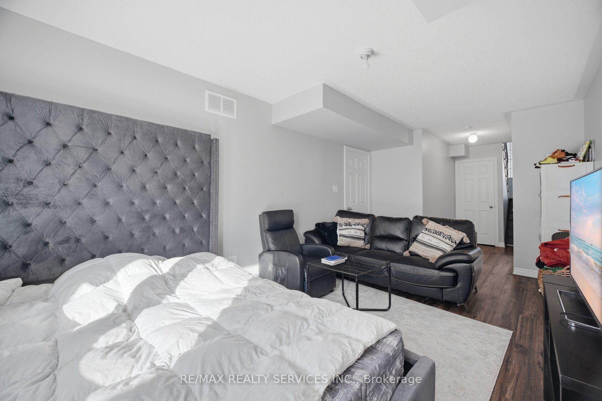 Photo 38 of 72 Rockman Crescent, Brampton, Northwest Brampton — HOMEH