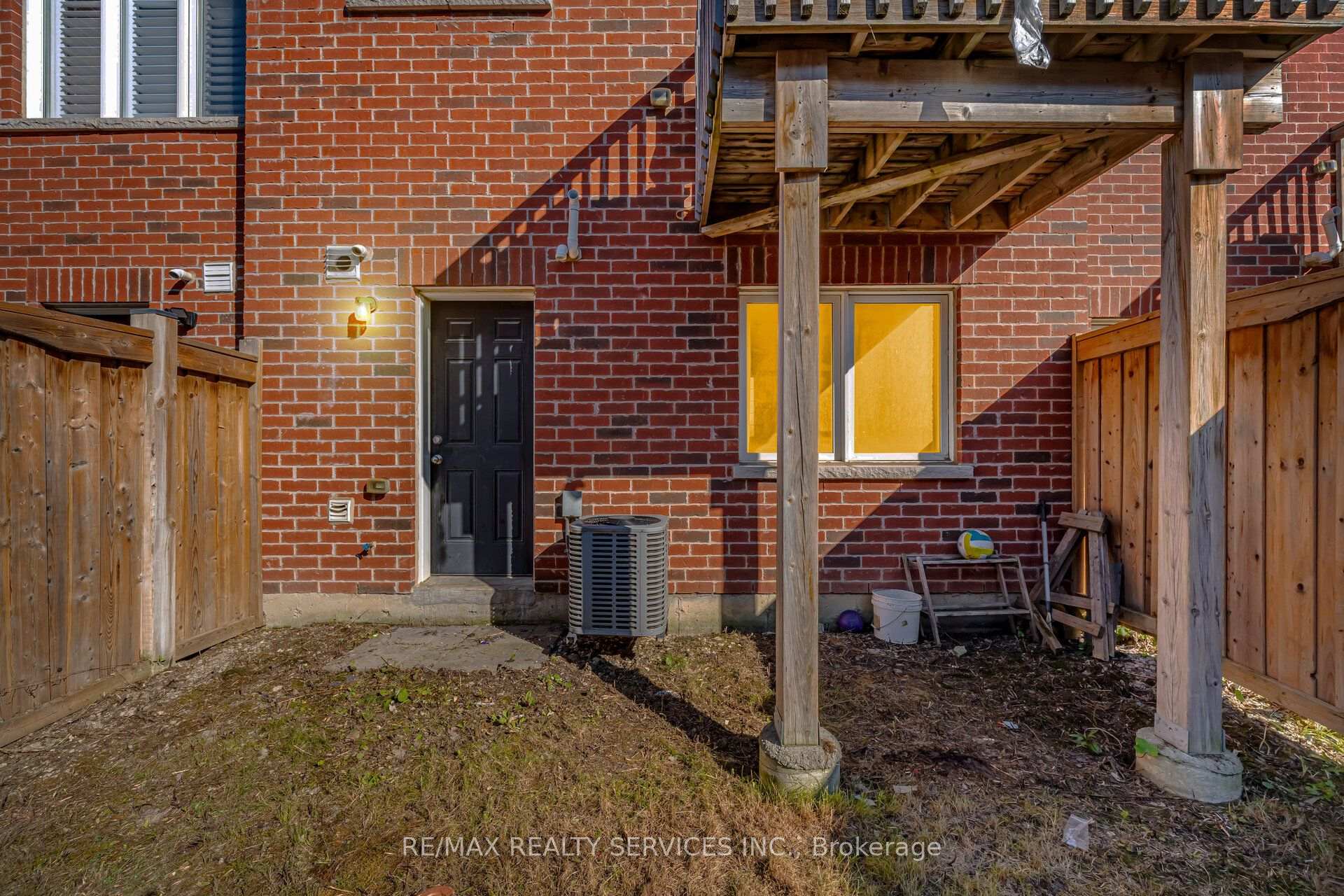 Photo 44 of 72 Rockman Crescent, Brampton, Northwest Brampton — HOMEH