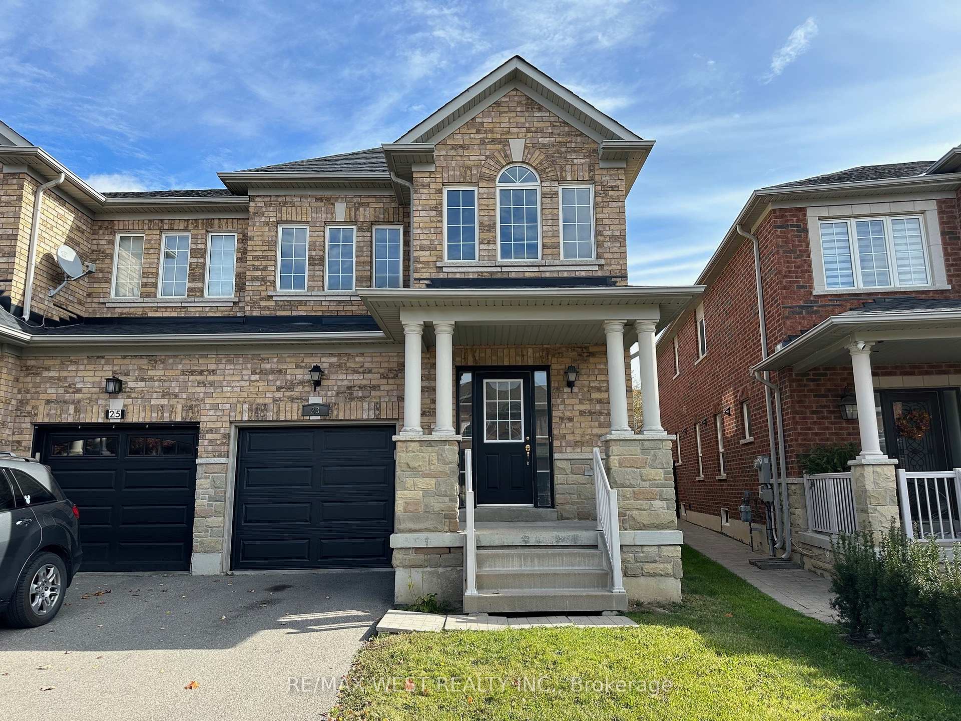 Photo 2 of 23 Twin Hills Crescent, Vaughan, Vellore Village — HOMEH
