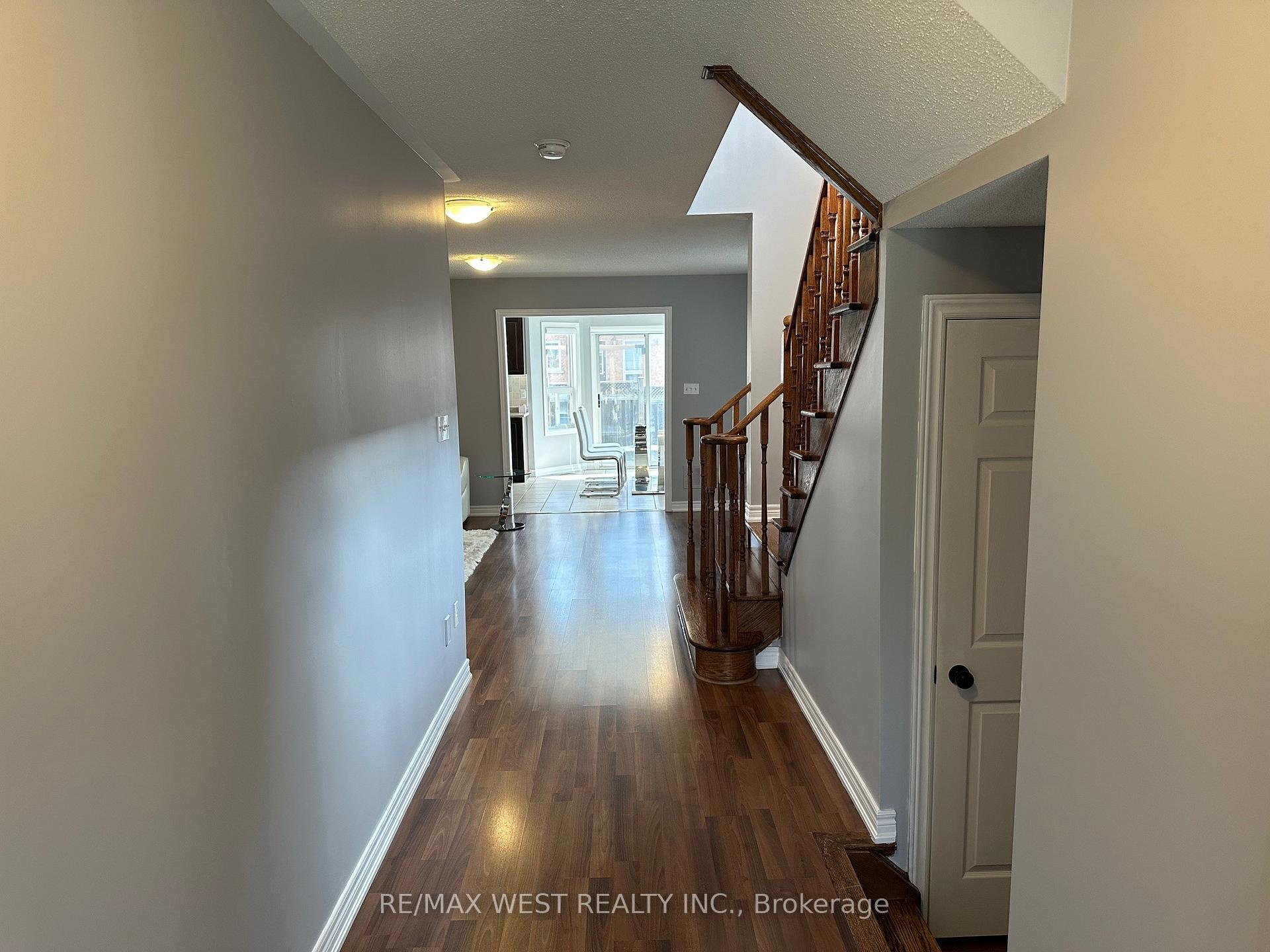 Photo 3 of 23 Twin Hills Crescent, Vaughan, Vellore Village — HOMEH