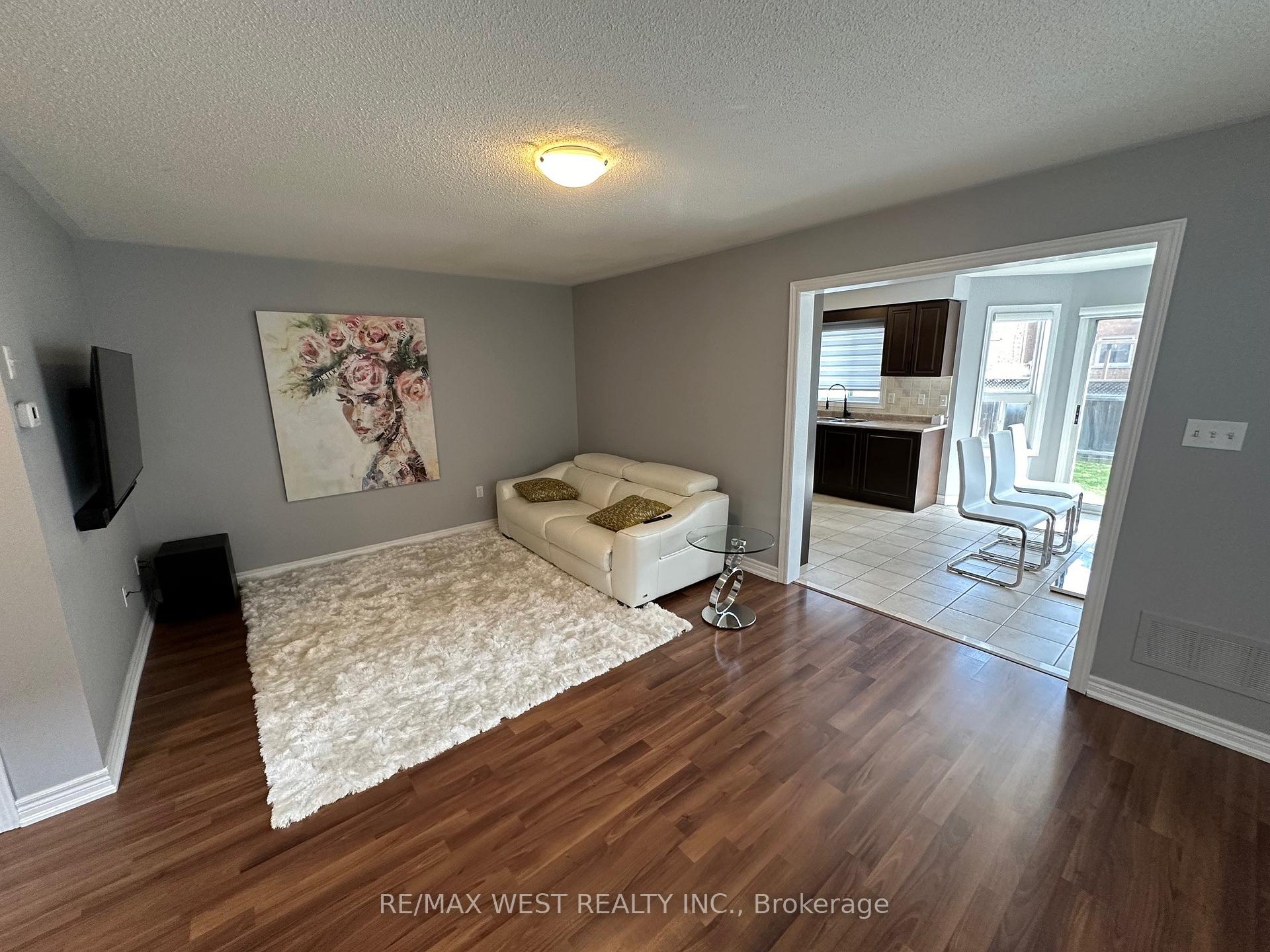 Photo 4 of 23 Twin Hills Crescent, Vaughan, Vellore Village — HOMEH