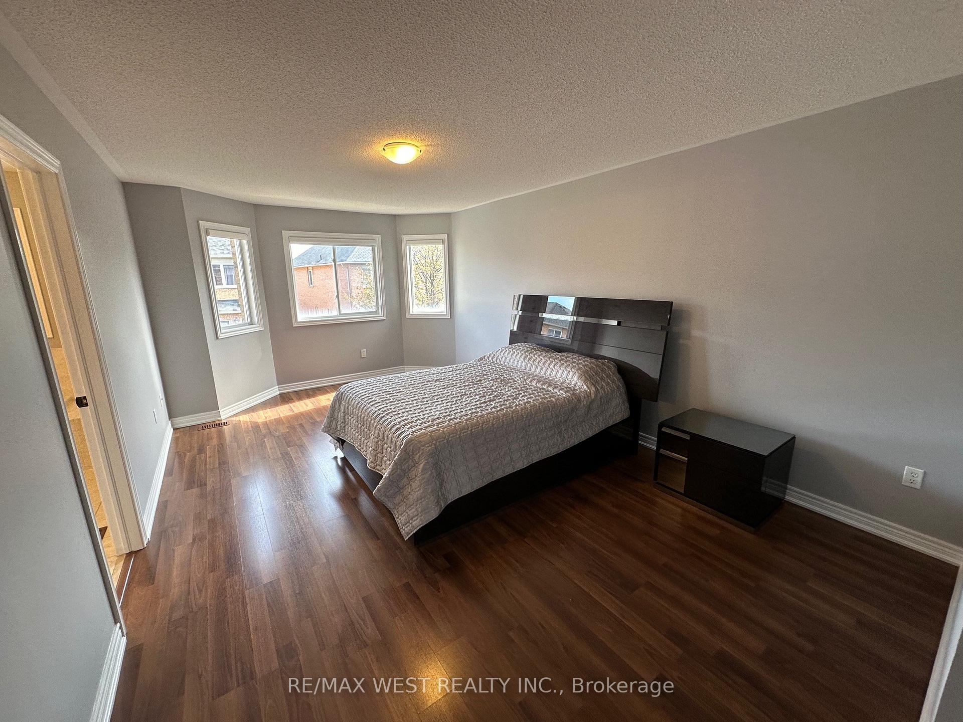 Photo 12 of 23 Twin Hills Crescent, Vaughan, Vellore Village — HOMEH