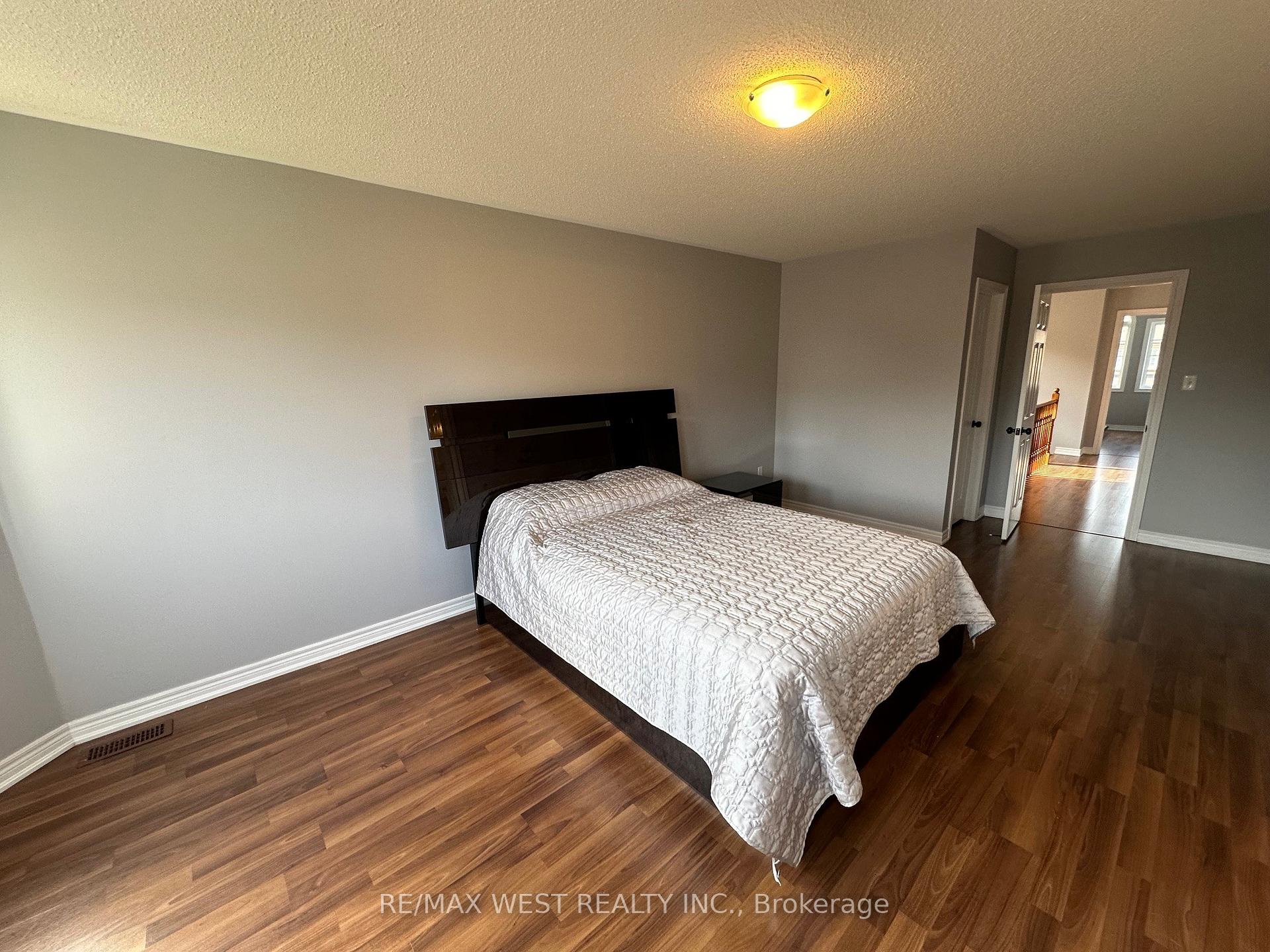 Photo 13 of 23 Twin Hills Crescent, Vaughan, Vellore Village — HOMEH