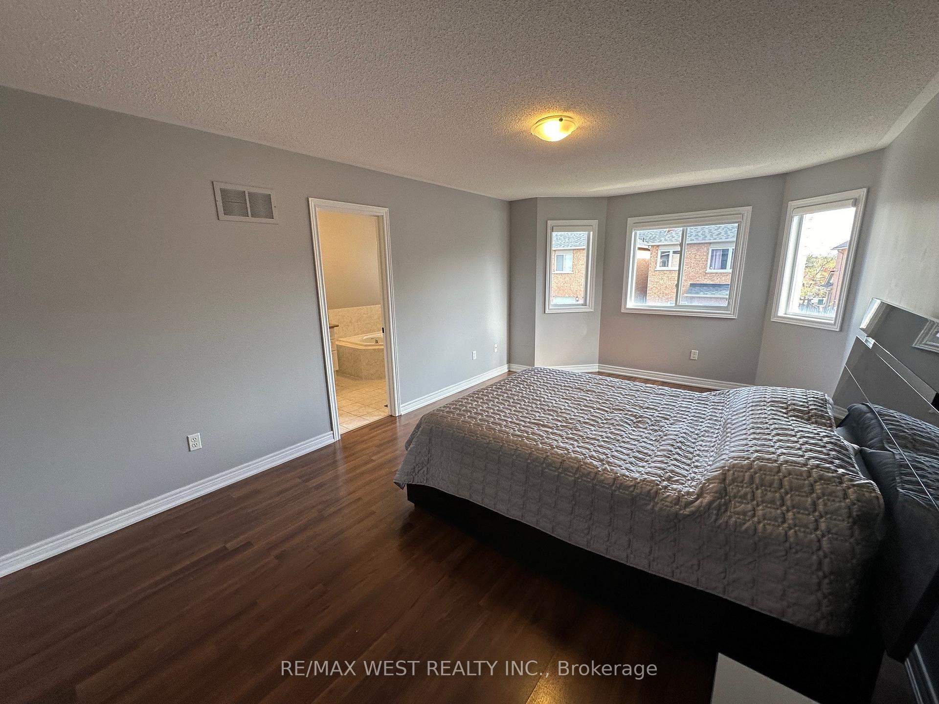 Photo 15 of 23 Twin Hills Crescent, Vaughan, Vellore Village — HOMEH