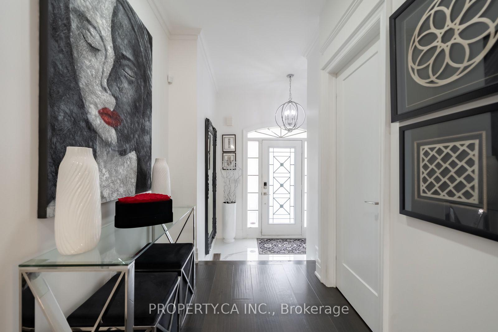 Photo 2 of 183 Kingsbridge Circle, Vaughan, Beverley Glen — HOMEH