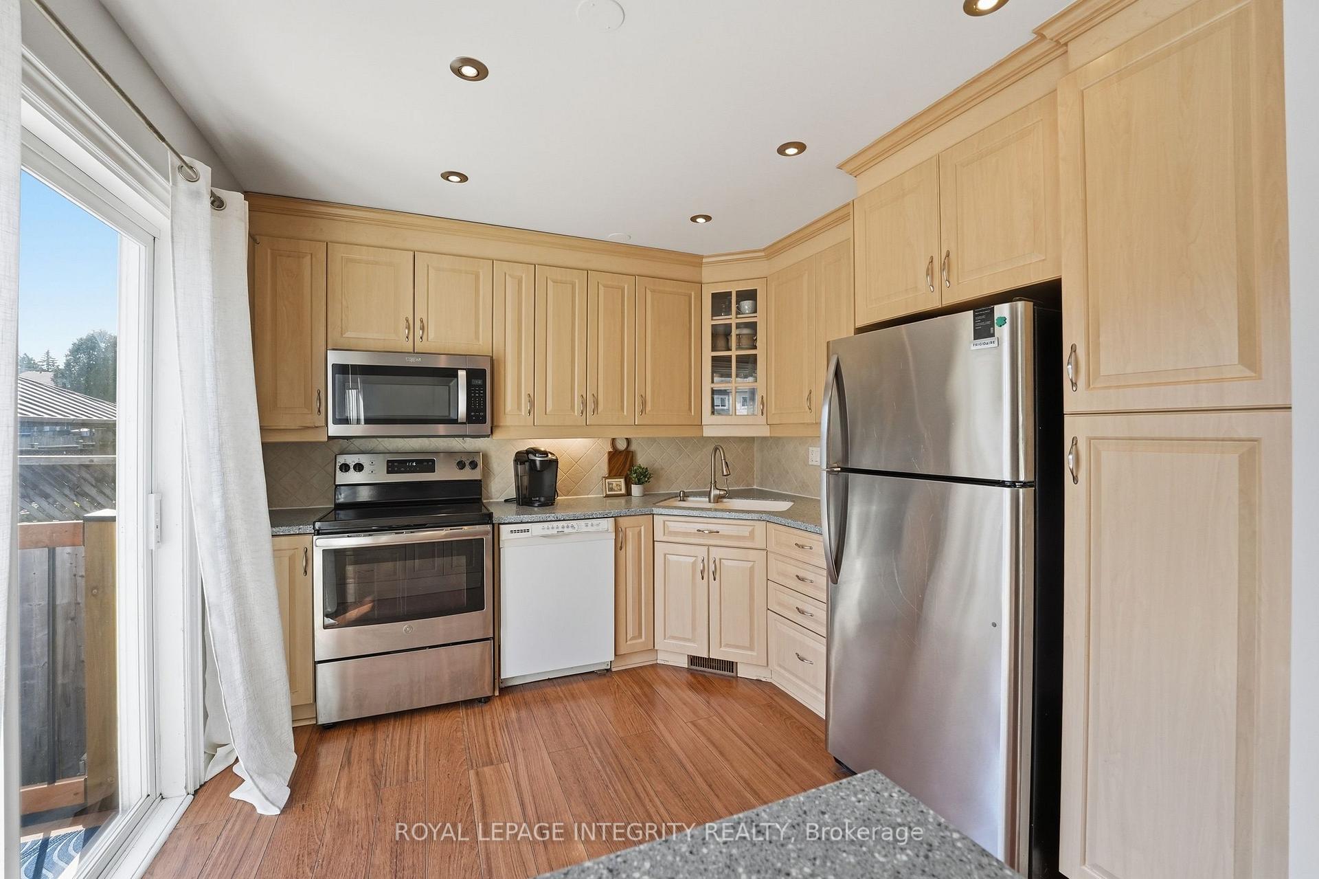 Photo 5 of 776 Vinette Crescent, Ottawa, Chatelaine Village — HOMEH