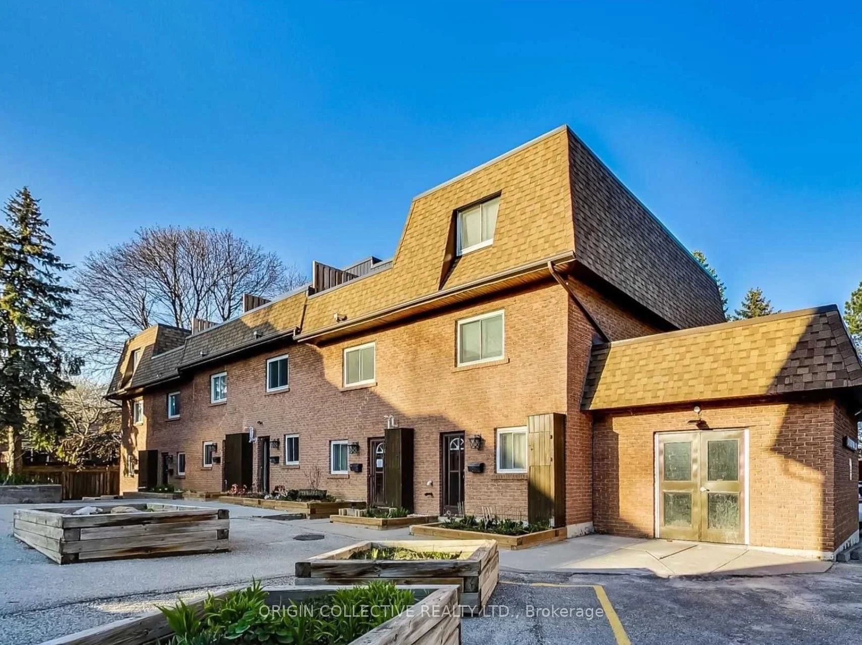 Front of 20 Hainford St #19