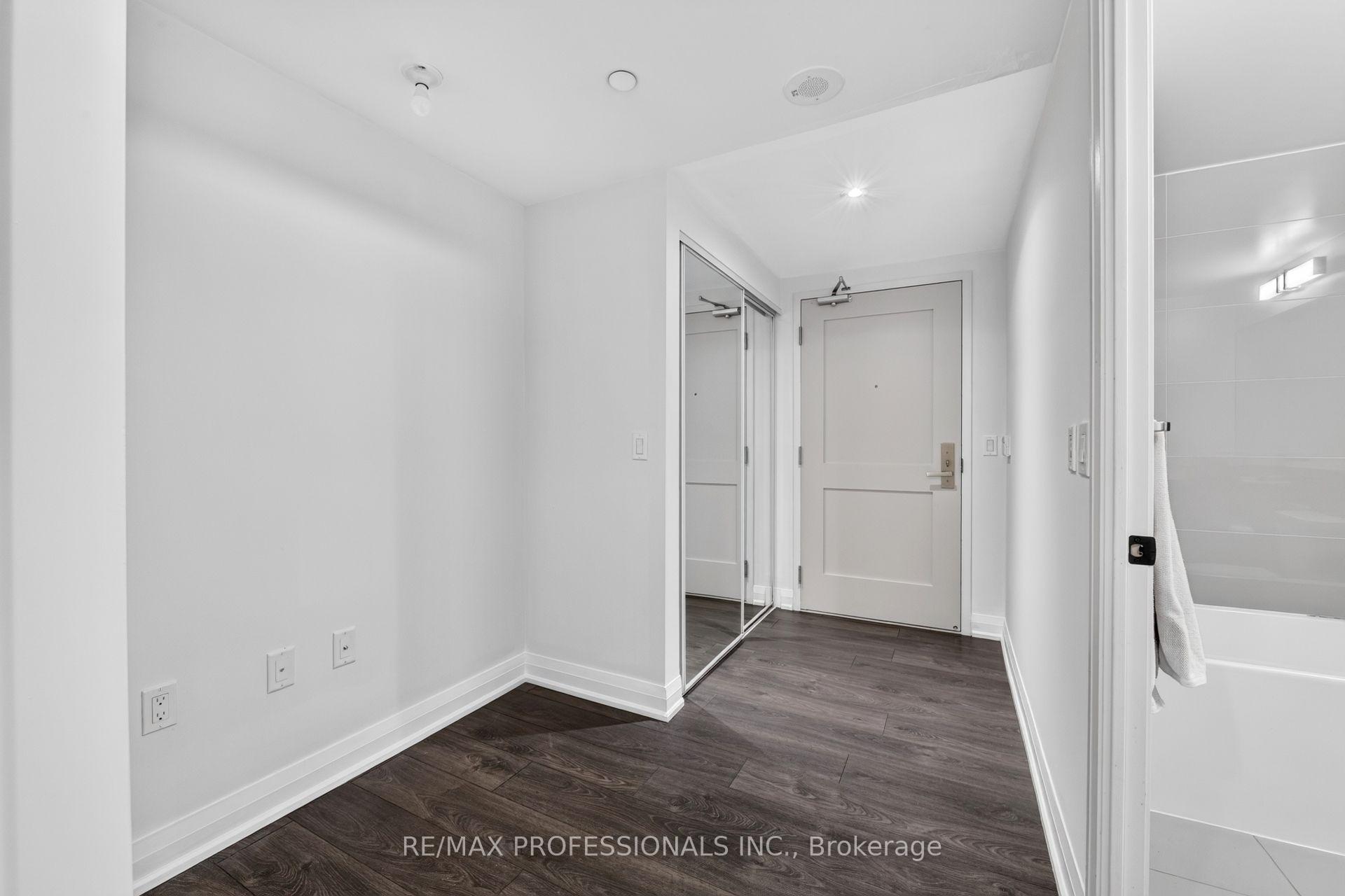 Photo 5 of Unit 406, 10 Gibbs Road, Etobicoke, Islington-City Centre West — HOMEH