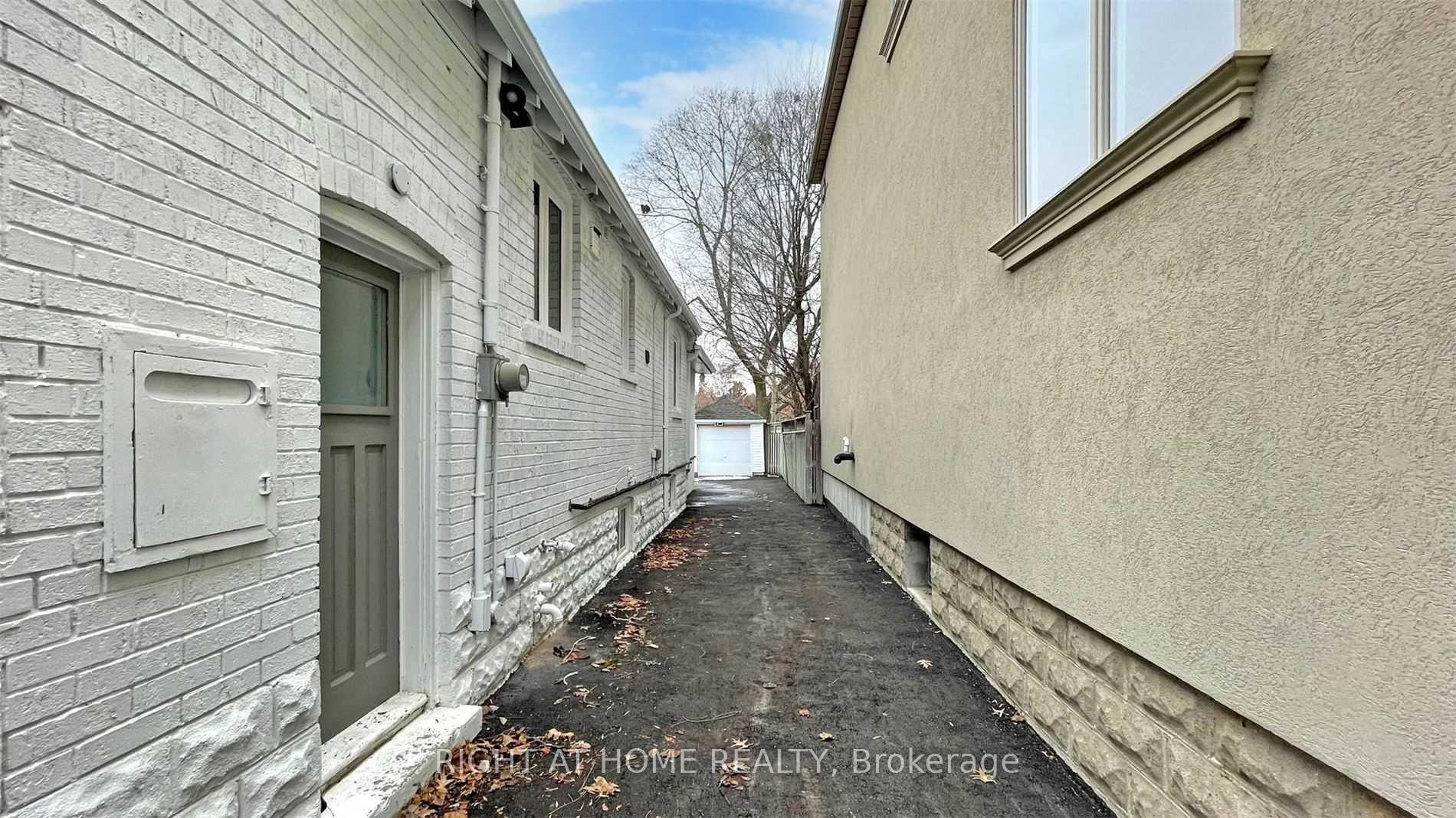 Photo 4 of Unit Bsmt, 8 Airley Crescent, Toronto, East York — HOMEH