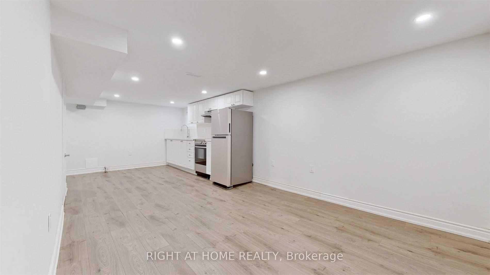 Photo 6 of Unit Bsmt, 8 Airley Crescent, Toronto, East York — HOMEH
