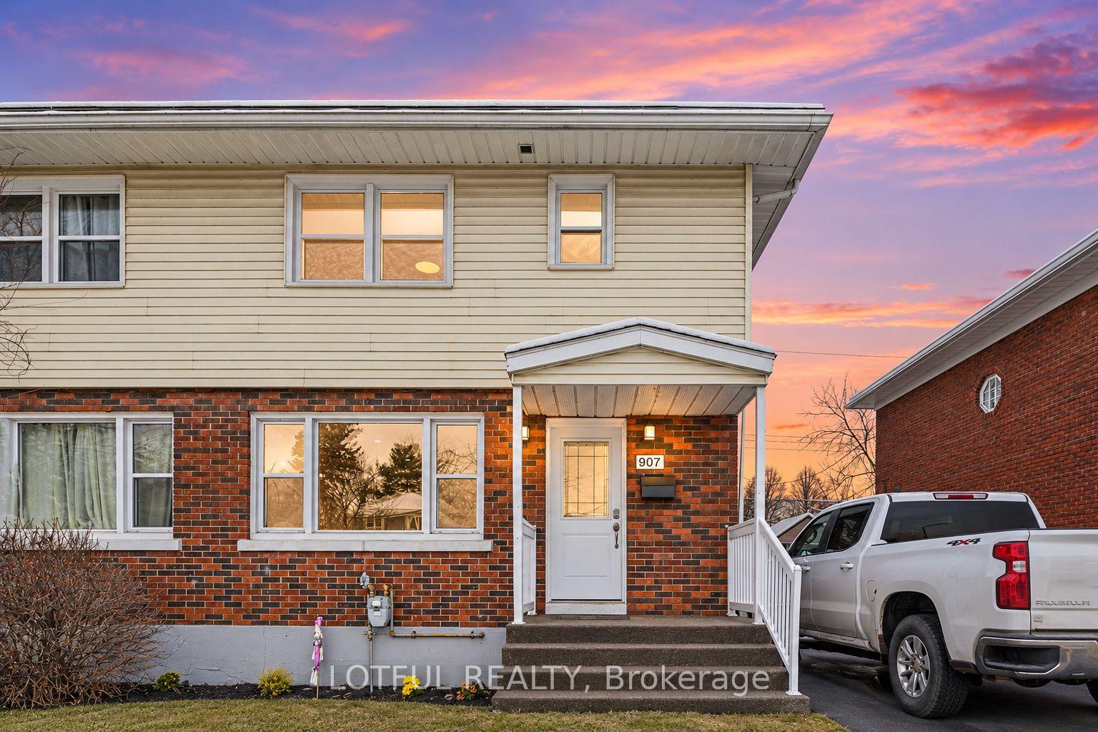 Photo 1 of Unit B, 907 Smyth Road, Ottawa, Elmvale Acres — HOMEH