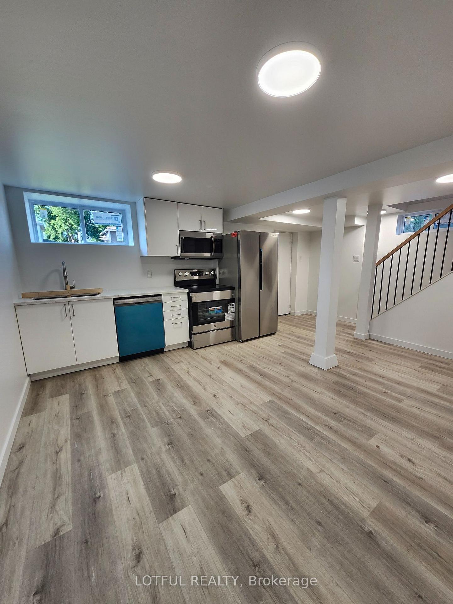 Photo 10 of Unit B, 907 Smyth Road, Ottawa, Elmvale Acres — HOMEH