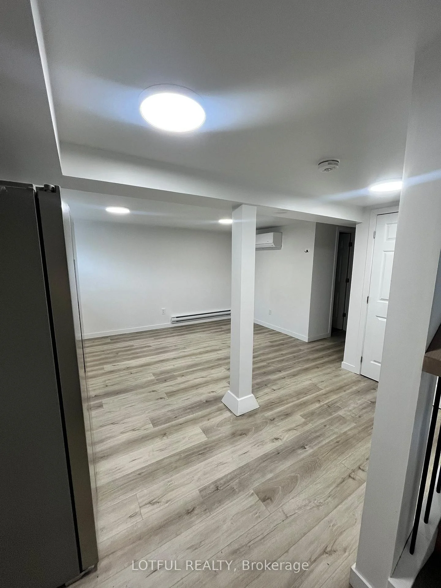 Photo 5 of Unit B, 907 Smyth Road, Ottawa, Elmvale Acres — HOMEH