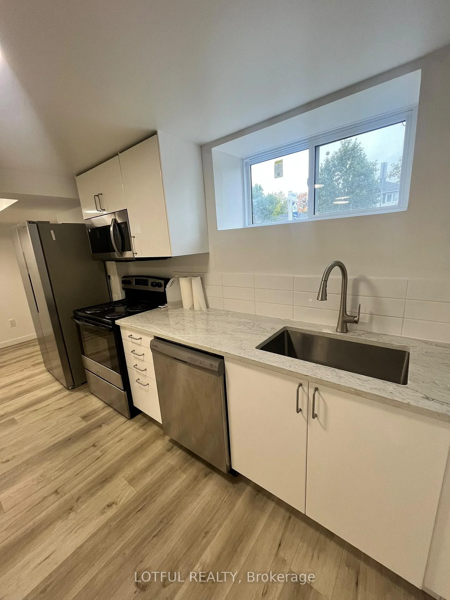 Photo 9 of Unit B, 907 Smyth Road, Ottawa, Elmvale Acres — HOMEH