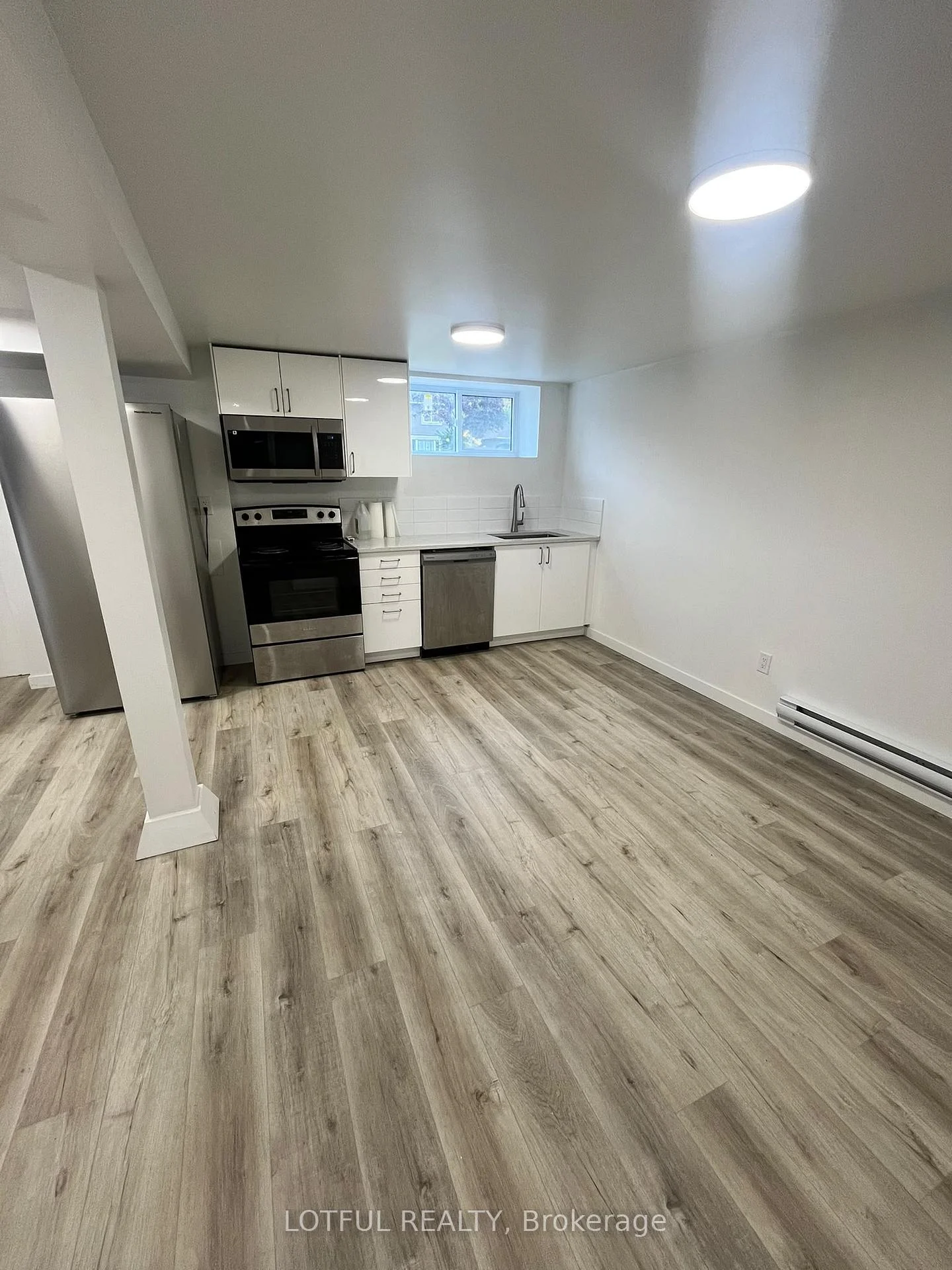 Photo 11 of Unit B, 907 Smyth Road, Ottawa, Elmvale Acres — HOMEH