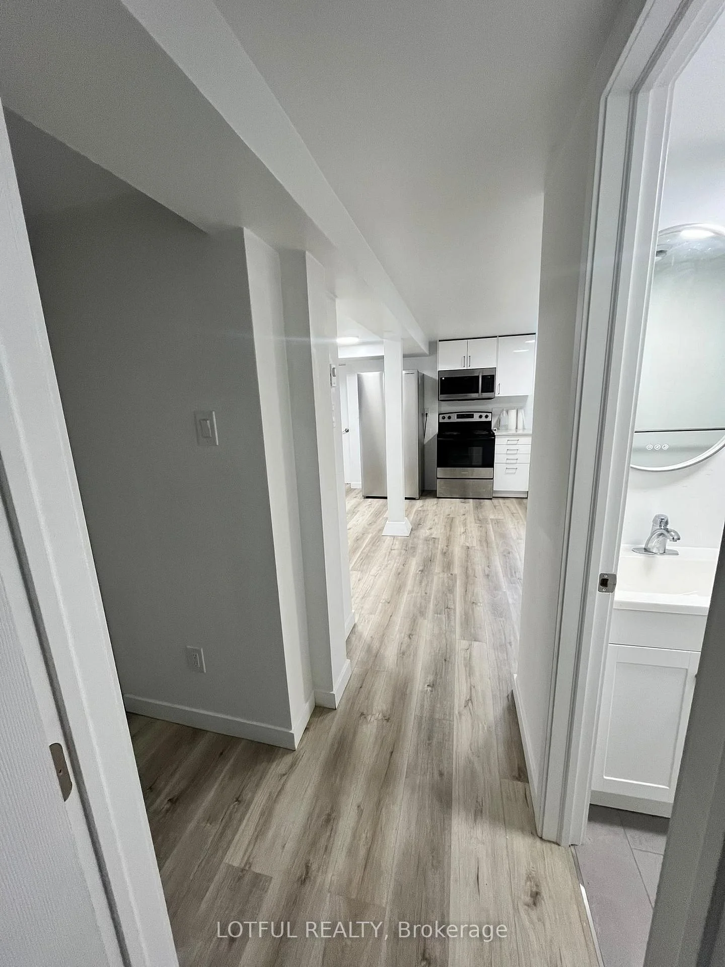 Photo 17 of Unit B, 907 Smyth Road, Ottawa, Elmvale Acres — HOMEH
