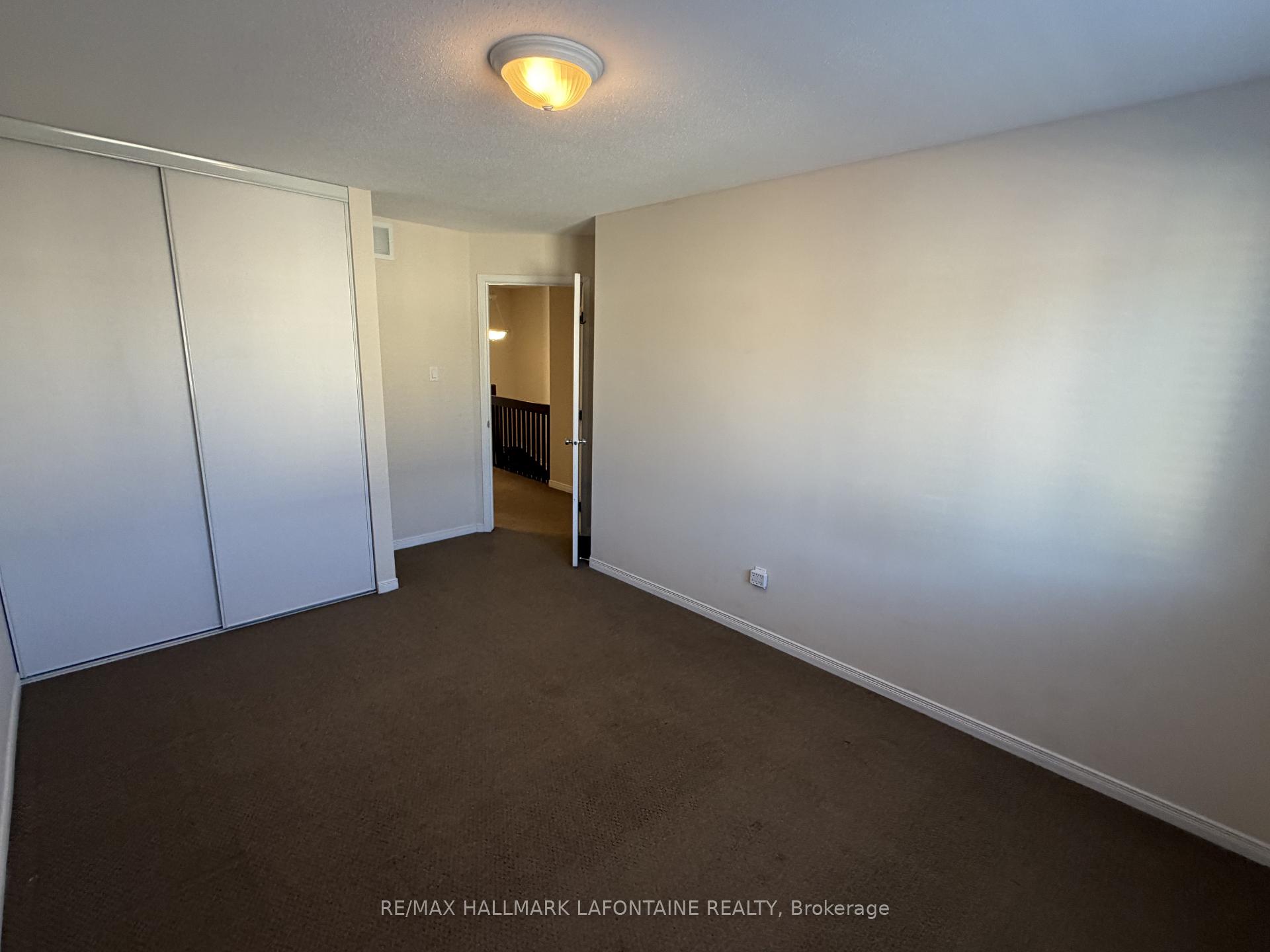 Photo 16 of 116 Potts Private, Ottawa, Notting Hill/Summerside — HOMEH