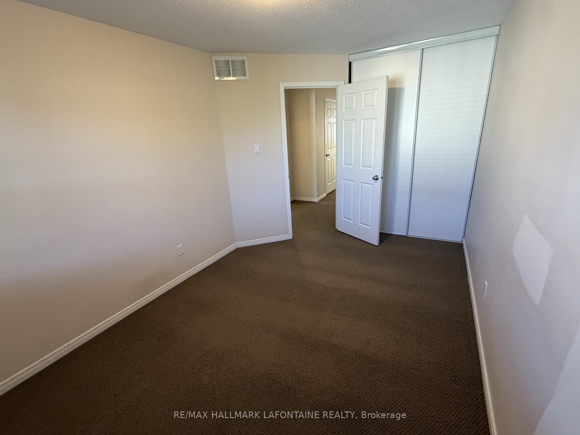 Photo 18 of 116 Potts Private, Ottawa, Notting Hill/Summerside — HOMEH