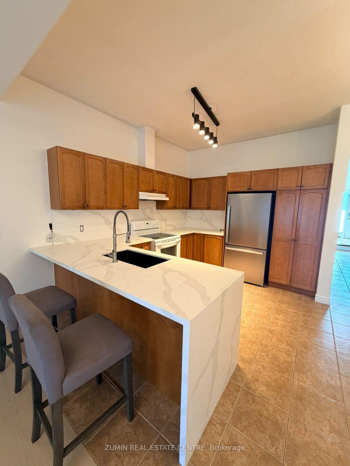 Photo 3 of 4061 Medland Drive, Burlington, Rose — HOMEH