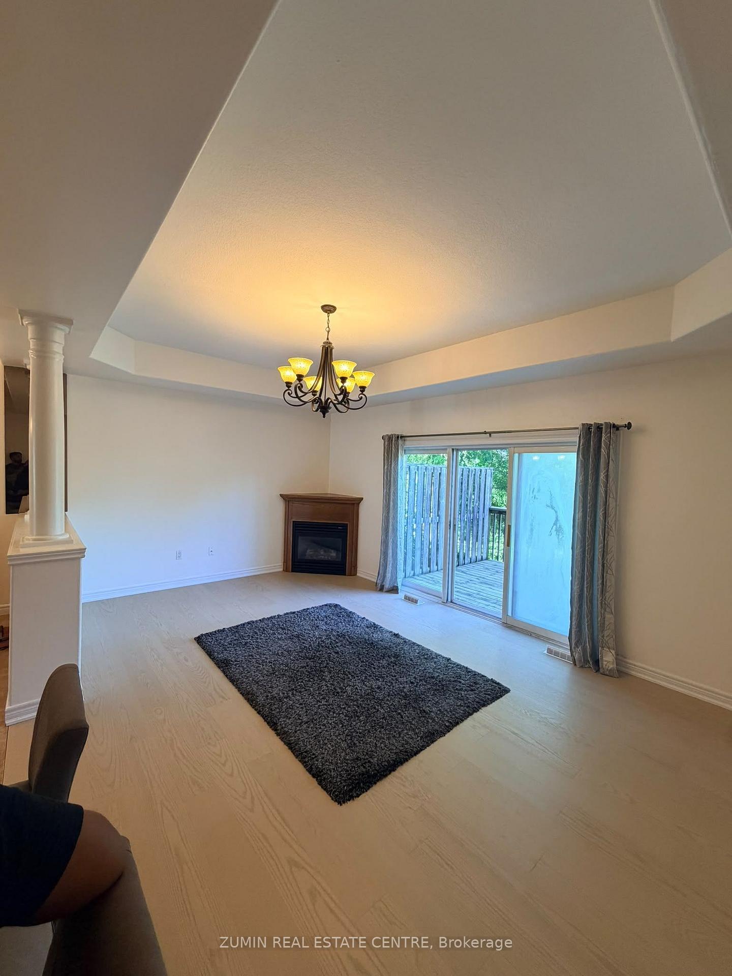 Photo 5 of 4061 Medland Drive, Burlington, Rose — HOMEH