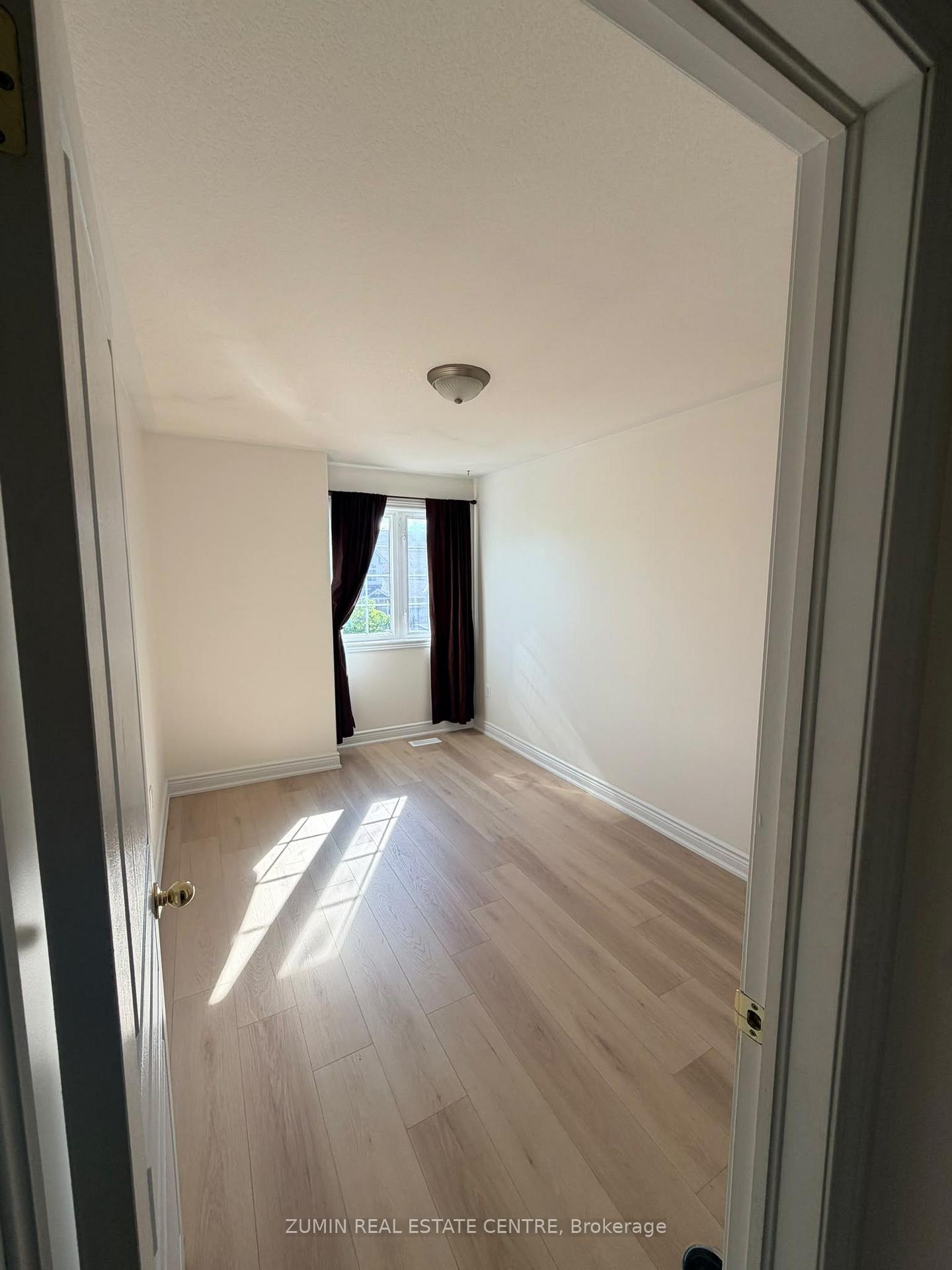 Photo 17 of 4061 Medland Drive, Burlington, Rose — HOMEH