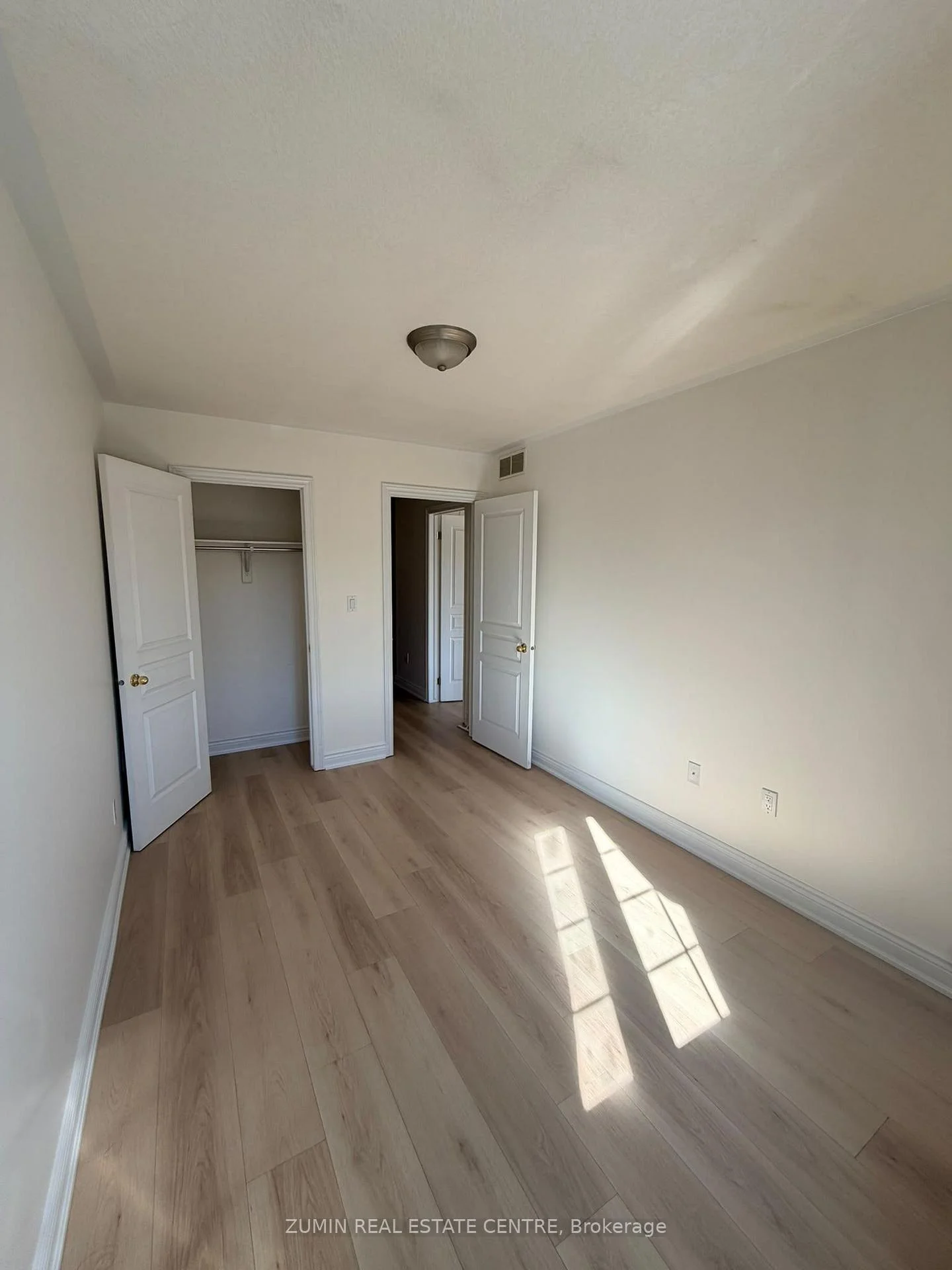 Photo 22 of 4061 Medland Drive, Burlington, Rose — HOMEH