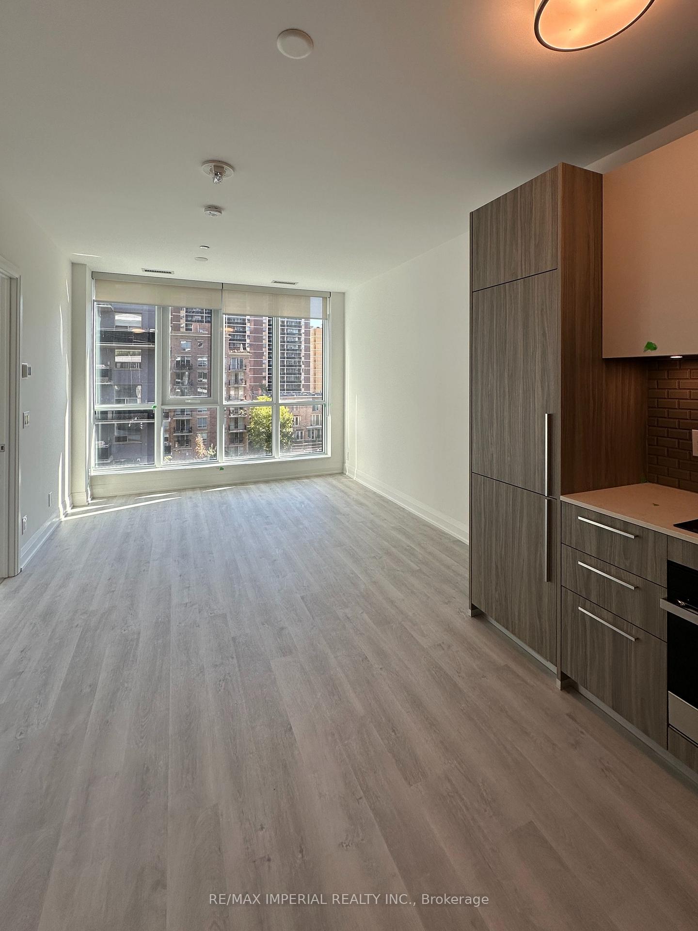 Photo 6 of Unit 406, 65 Broadway Avenue, Toronto, Mount Pleasant West — HOMEH