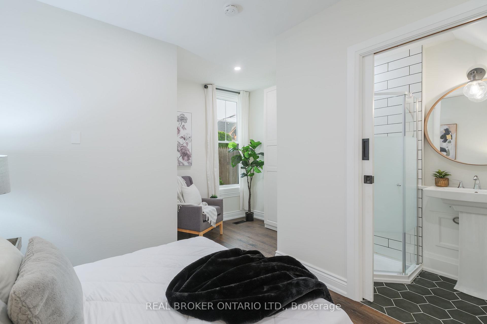Photo 4 of 46 Murray Street E, Hamilton, Beasley — HOMEH