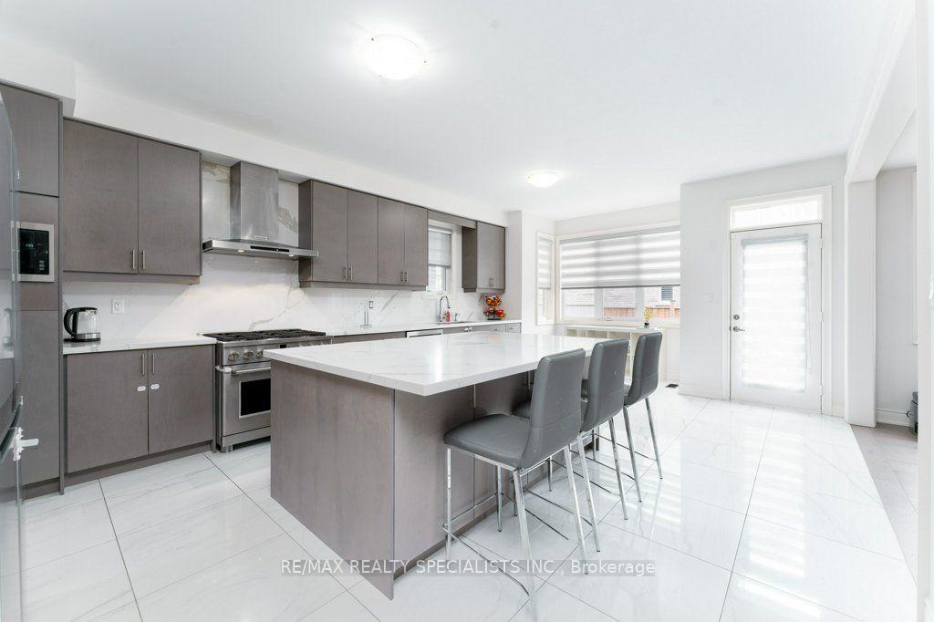 Photo 8 of Unit Upper, 7 Grierson Trail, Hamilton, Waterdown — HOMEH