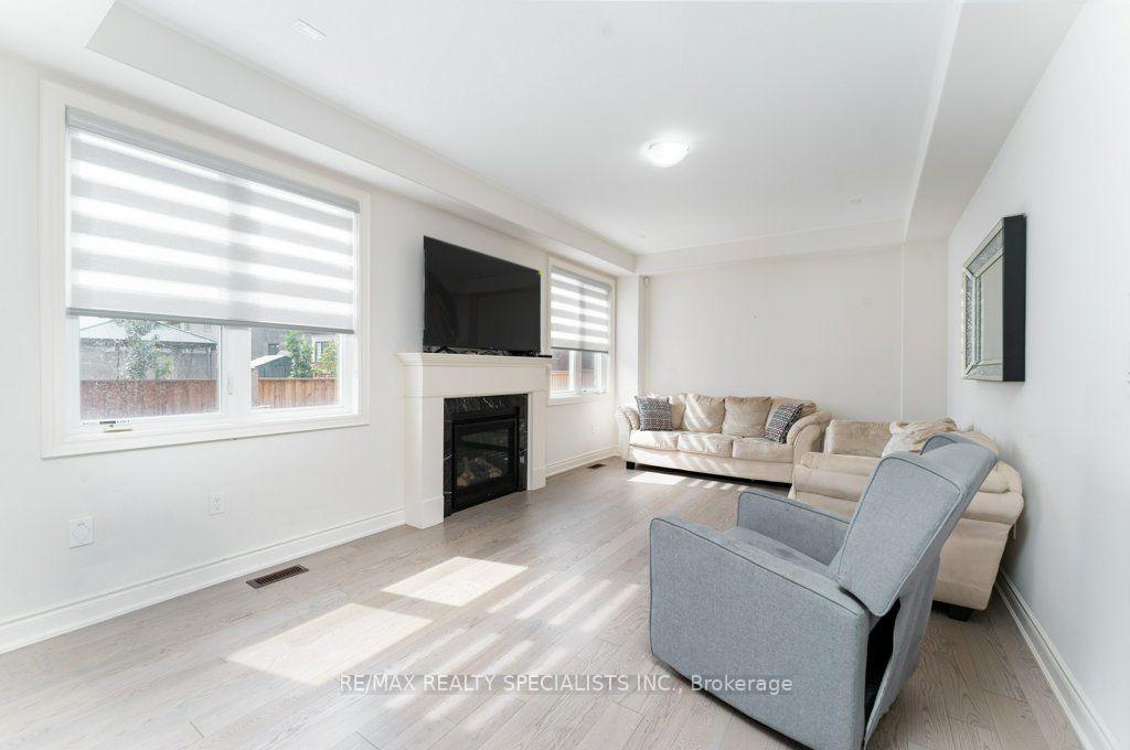 Photo 13 of Unit Upper, 7 Grierson Trail, Hamilton, Waterdown — HOMEH
