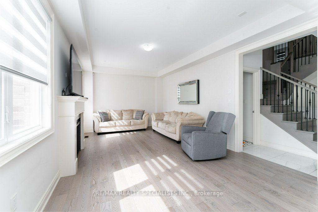 Photo 14 of Unit Upper, 7 Grierson Trail, Hamilton, Waterdown — HOMEH