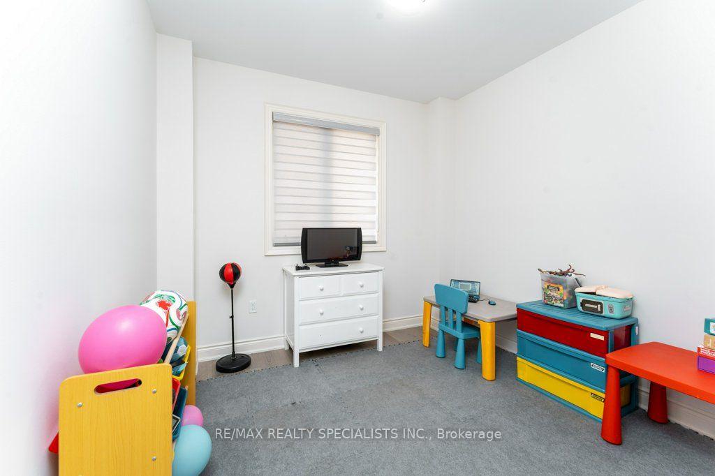 Photo 15 of Unit Upper, 7 Grierson Trail, Hamilton, Waterdown — HOMEH
