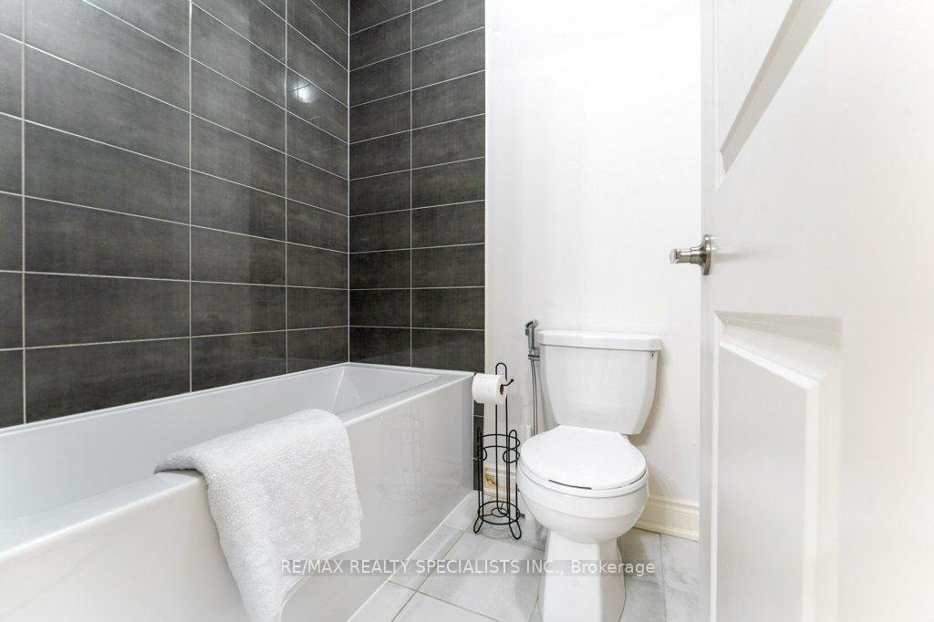 Photo 21 of Unit Upper, 7 Grierson Trail, Hamilton, Waterdown — HOMEH