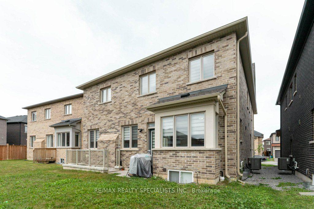 Photo 35 of Unit Upper, 7 Grierson Trail, Hamilton, Waterdown — HOMEH
