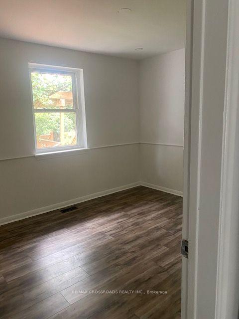 Photo 4 of 482 Brookside Drive, Oakville, West — HOMEH