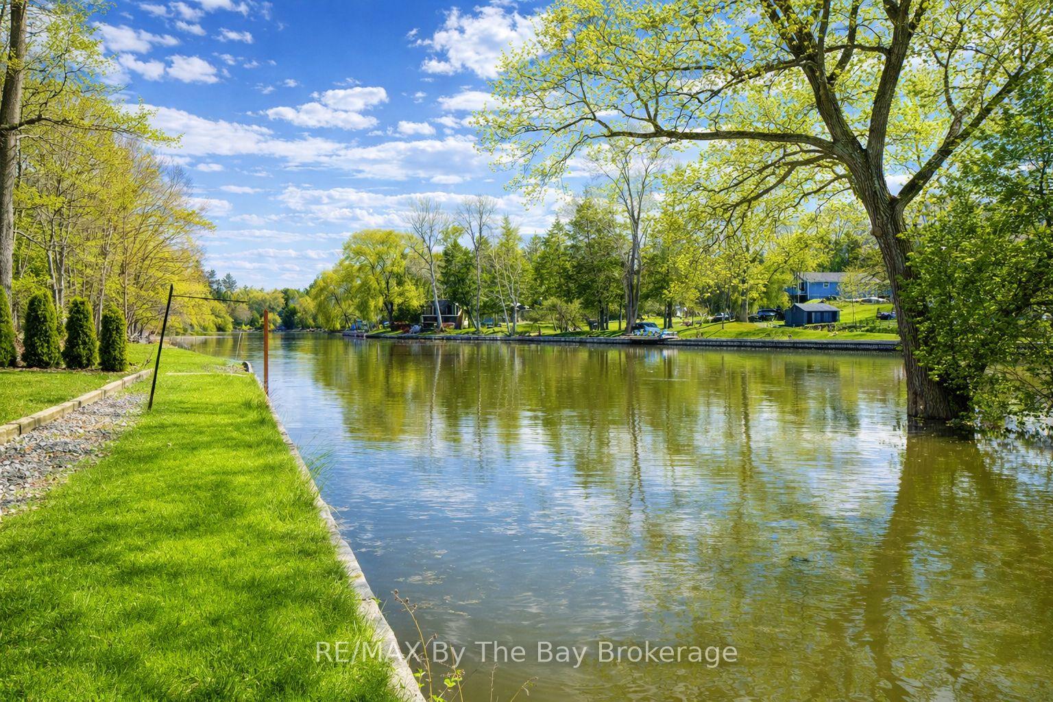 Photo 4 of 646 Oxbow Park Drive, Wasaga Beach — HOMEH