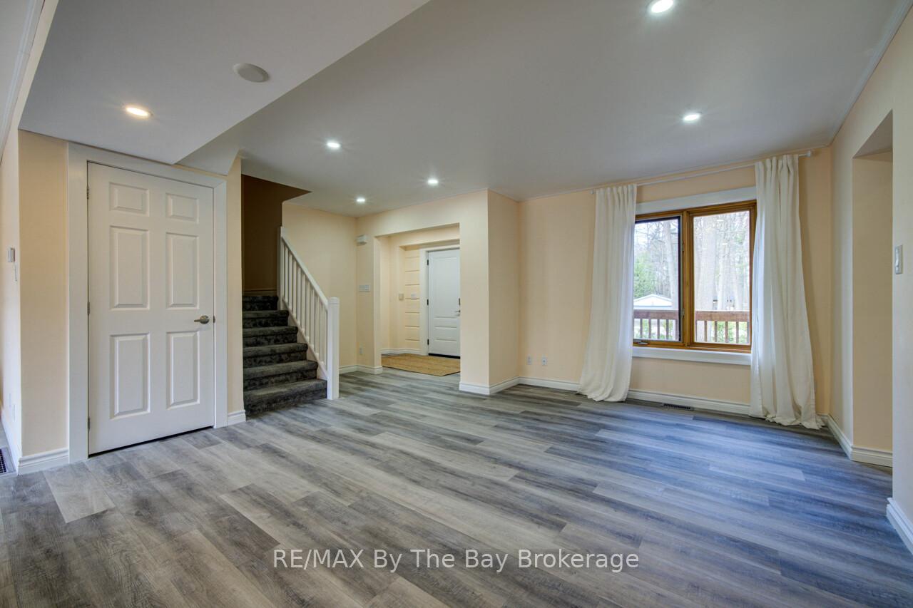 Photo 10 of 646 Oxbow Park Drive, Wasaga Beach — HOMEH