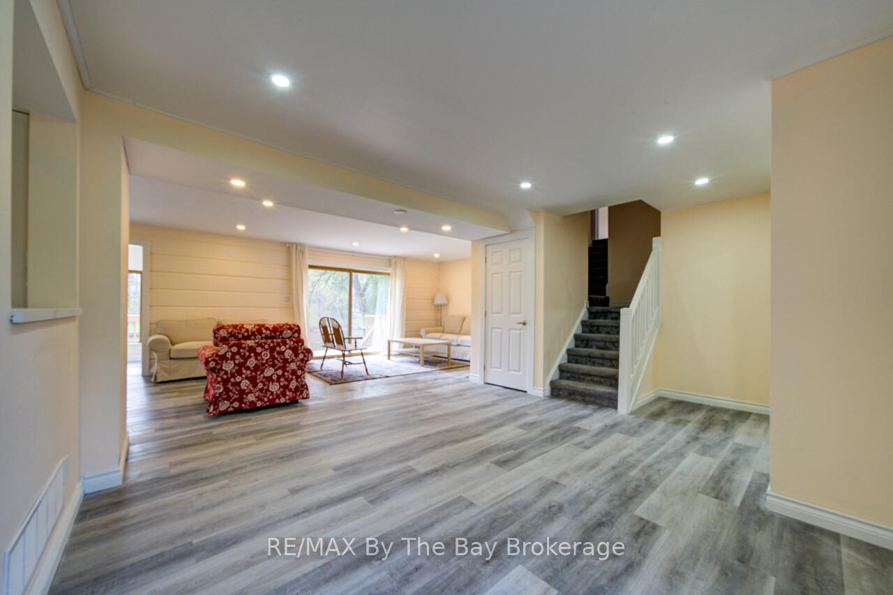 Photo 11 of 646 Oxbow Park Drive, Wasaga Beach — HOMEH